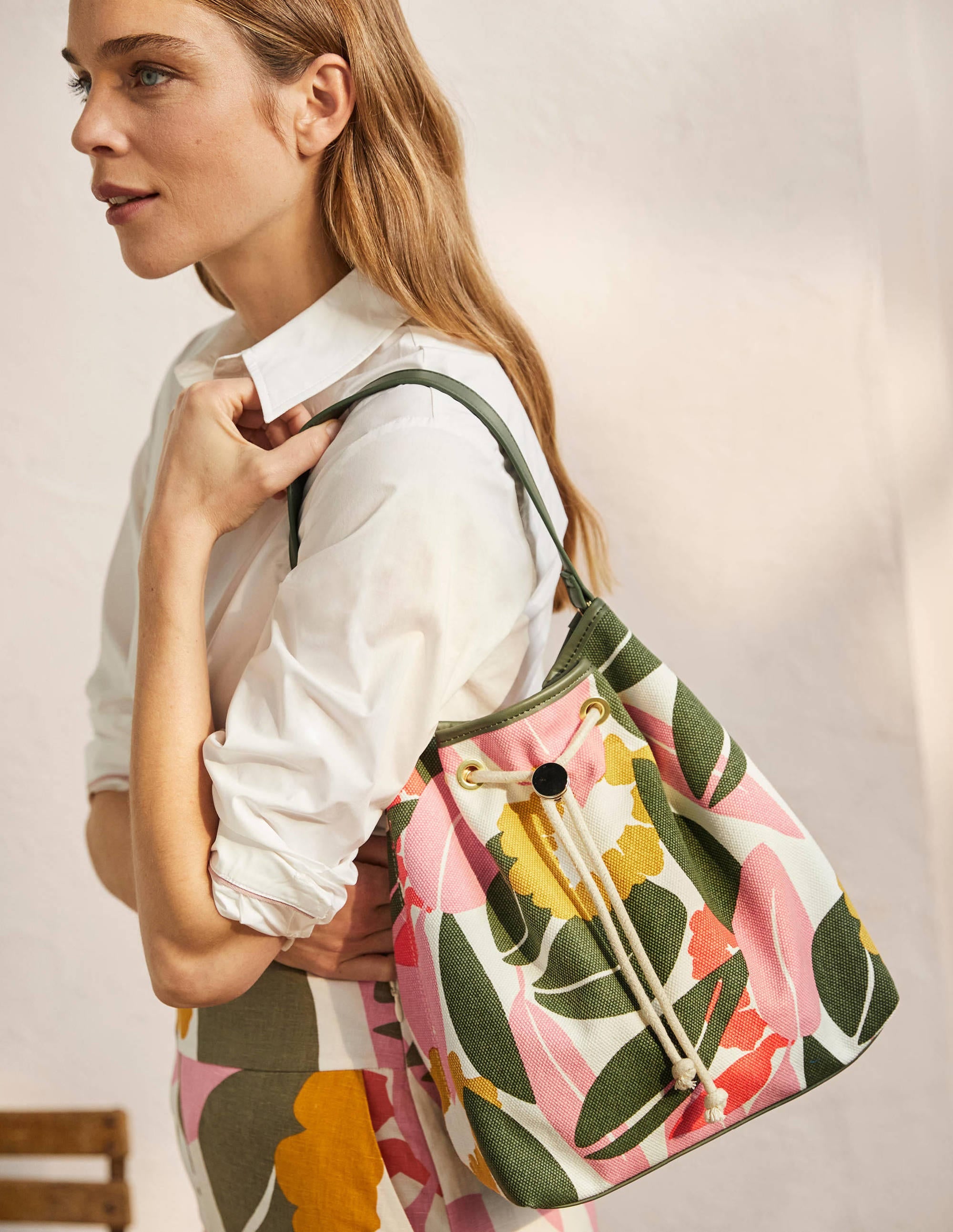 Sac seau en toile avec cordon de serrage-Ivoire, motif Abstract Bloom - Image 2