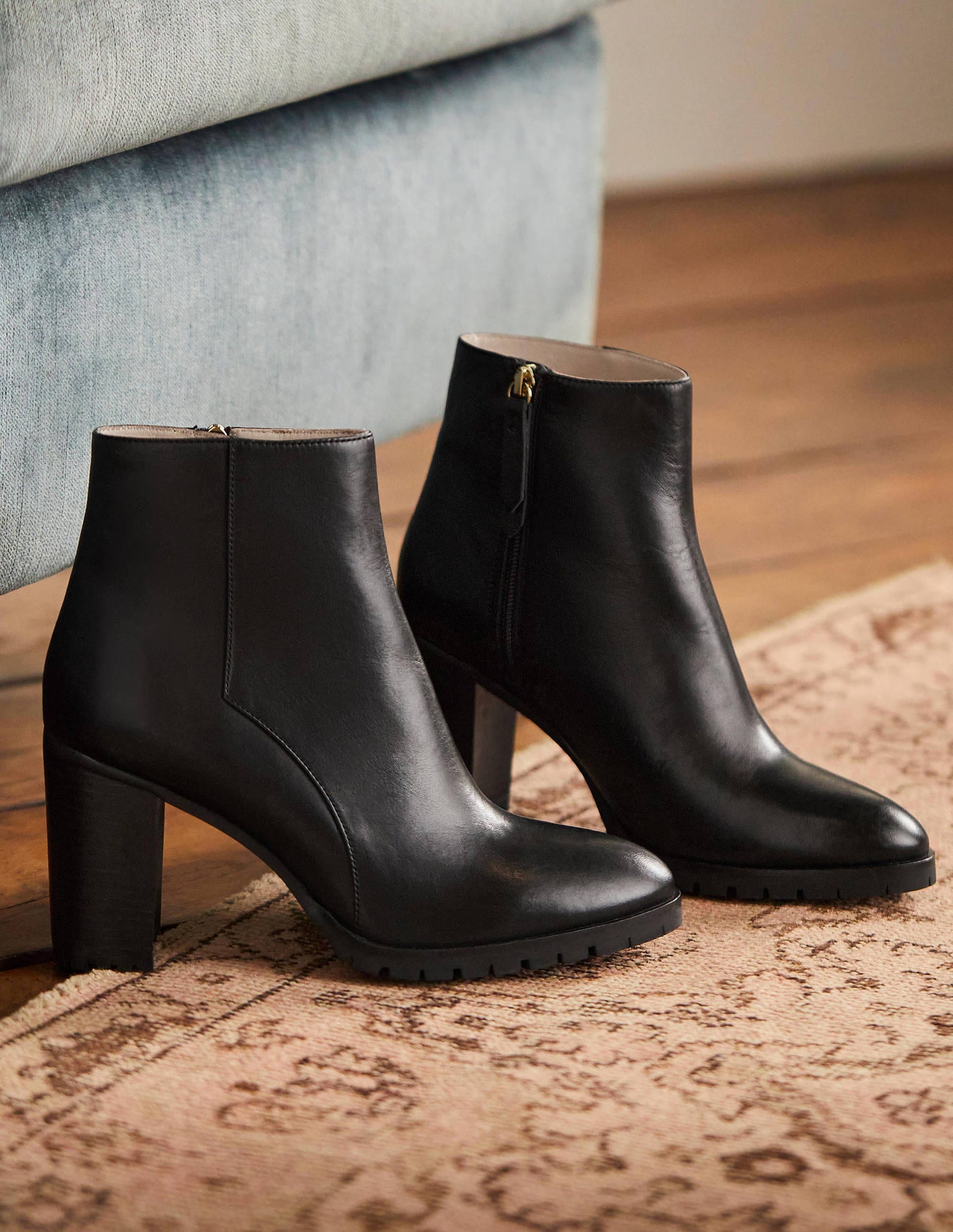 Leder-Stiefeletten mit Absatz-Schwarz-1