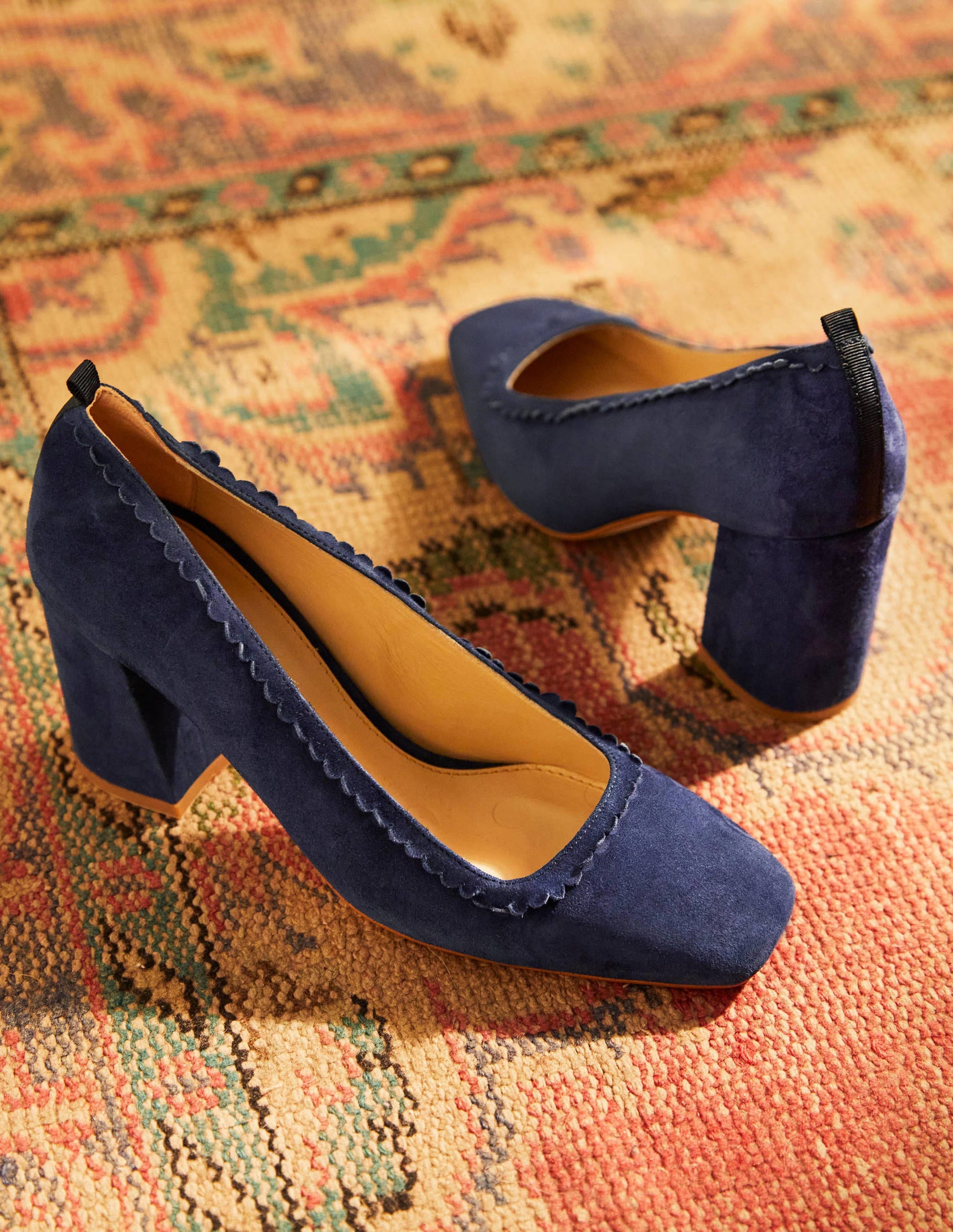 Pumps mit Muscheldetail-Marineblau-1