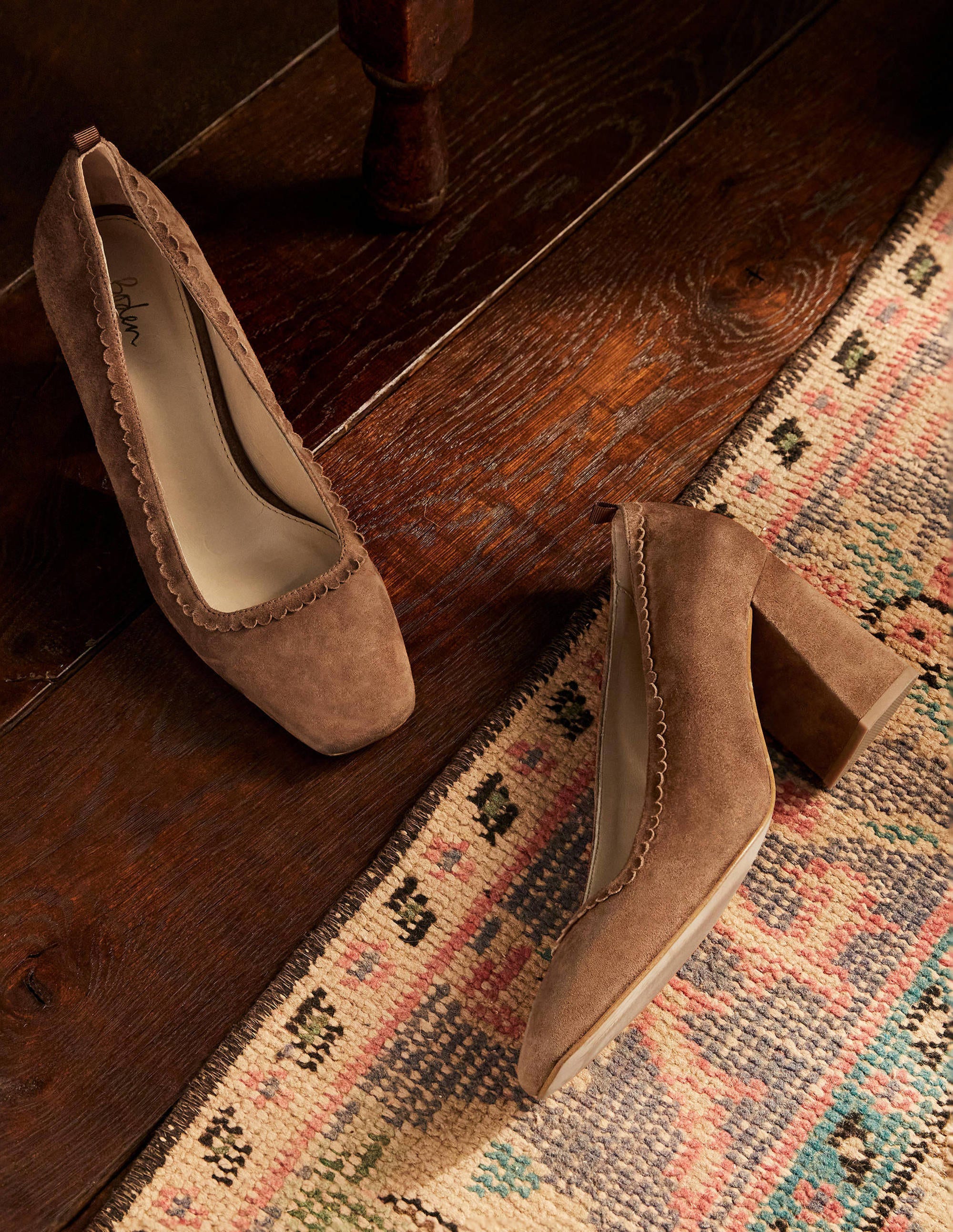 Pumps mit Muscheldetail-Hellbraun - Image 1