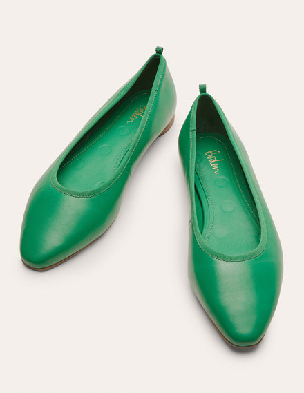Ballerinas mit mandelförmiger Zehenpartie-Irisches Grün
