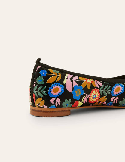 Ballerinas mit mandelförmiger Zehenpartie-Schwarz, Blüten-4