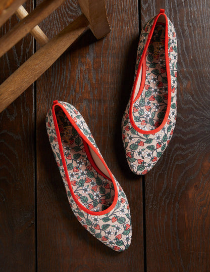 Ballerinas mit mandelförmiger Zehenpartie-Naturweiß, Beerenblüten-1
