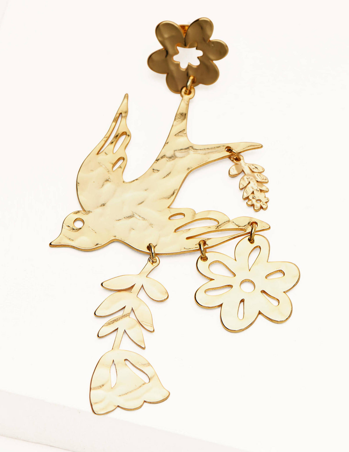 Gehämmerte Ohrringe mit Botanikmotiv-Gold-Metallic-2