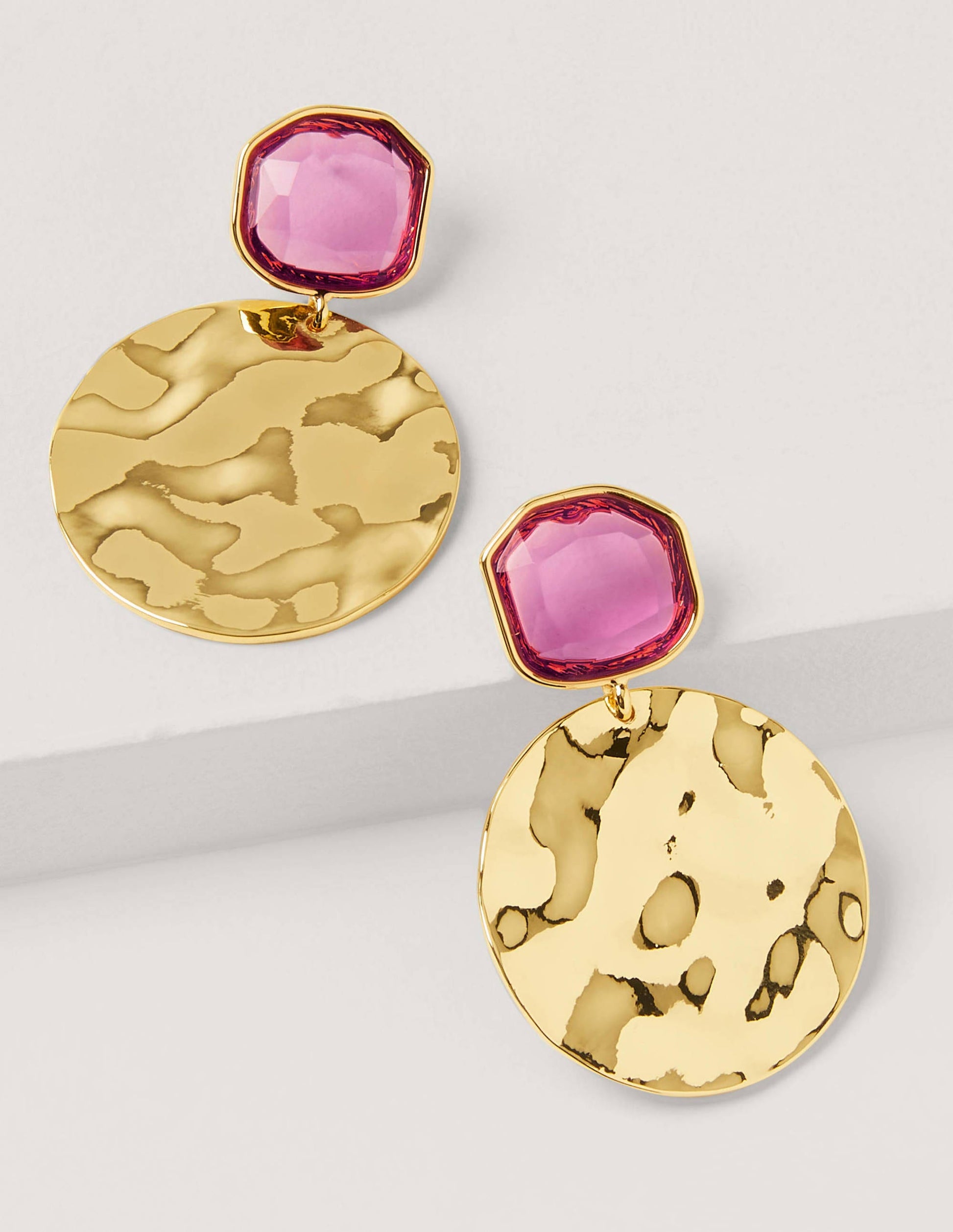 Schmucksteinohrringe mit gehämmerten Scheiben-Kirschblütenrosa/Gold-Metallic-1