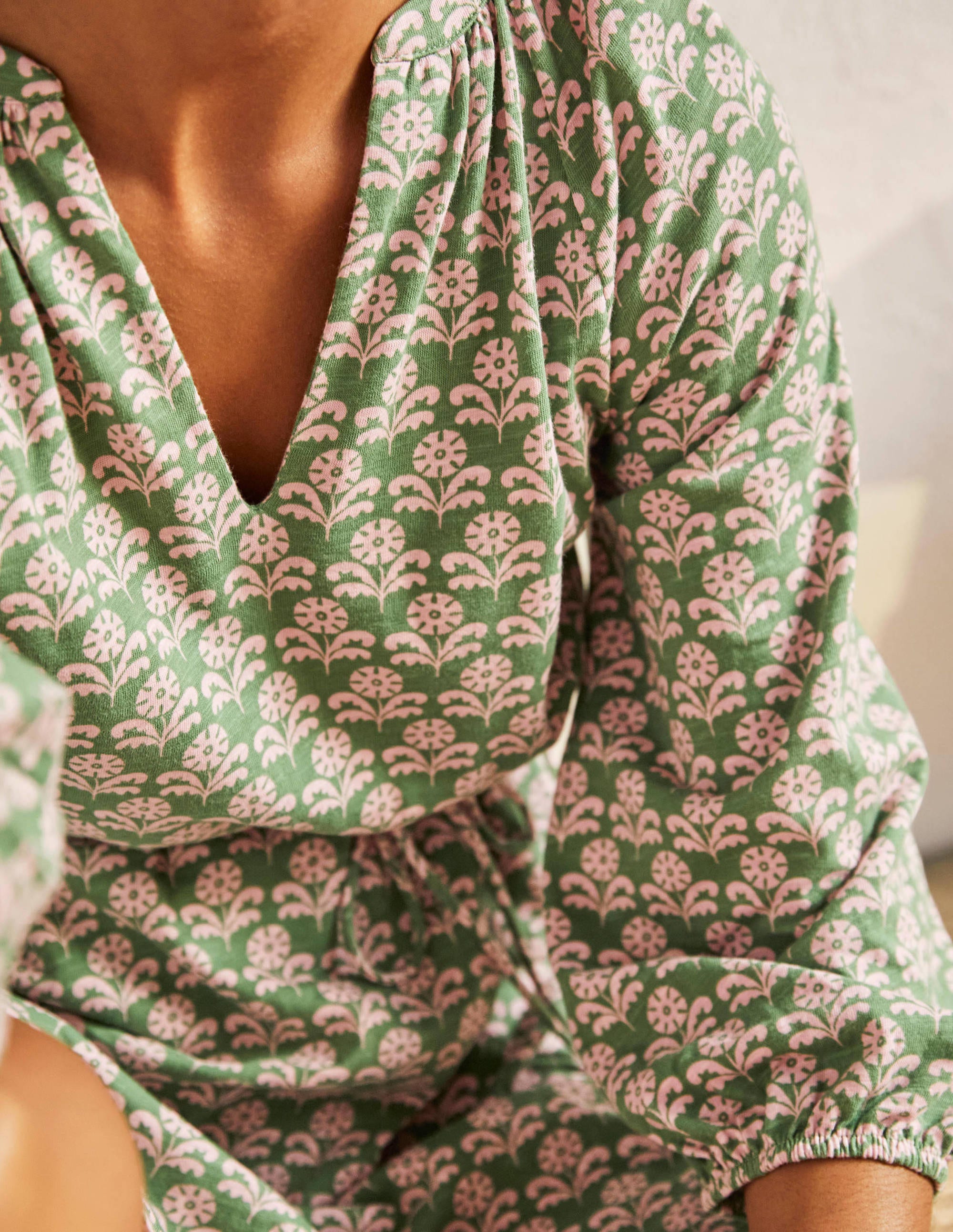 Mini-robe à col cranté en jersey-Lierre anglais, motif Leaf Geo - Image 2