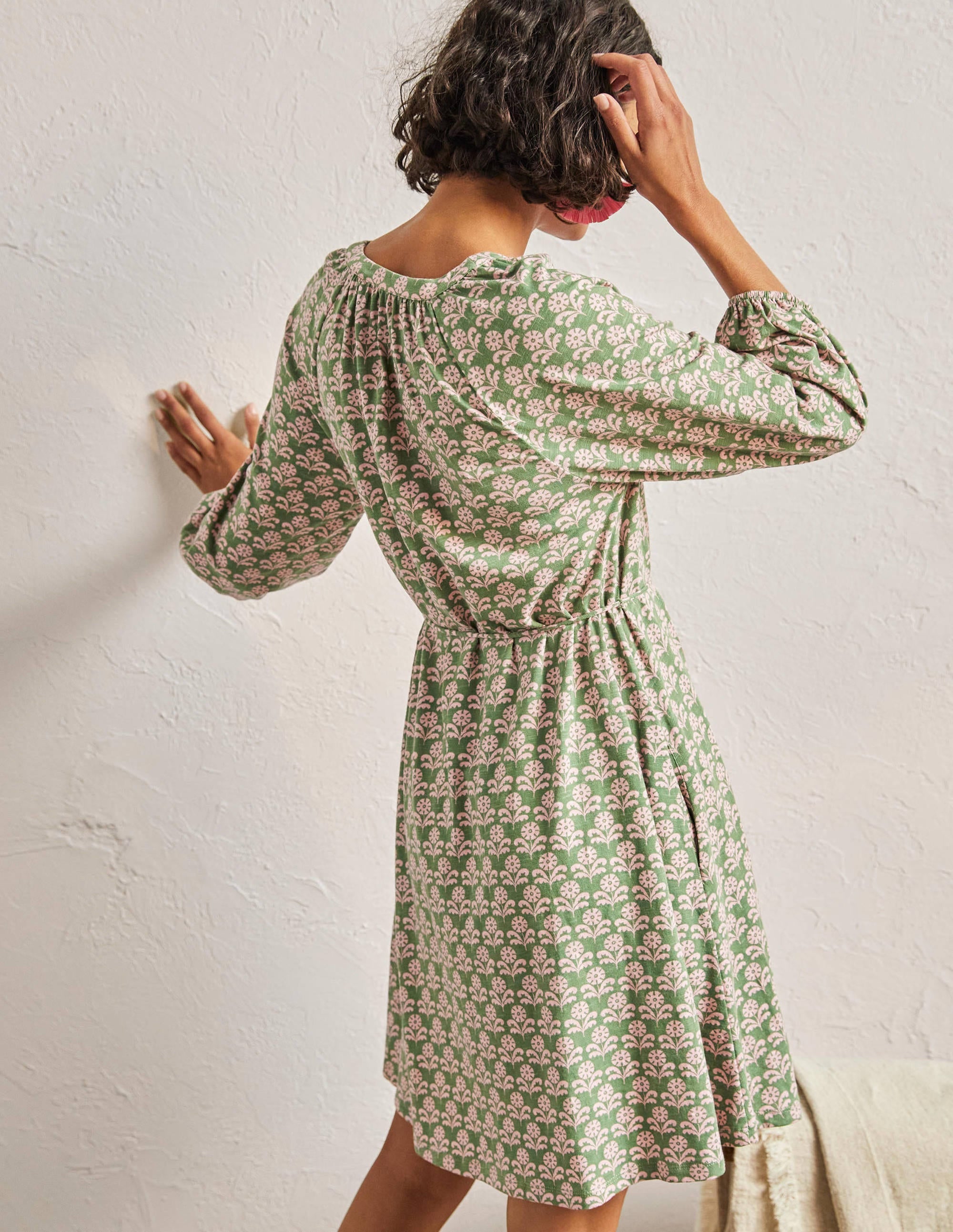 Mini-robe à col cranté en jersey-Lierre anglais, motif Leaf Geo - Image 3