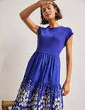 Gestuftes Midikleid mit Stickerei-Wellenblau, Stickerei
