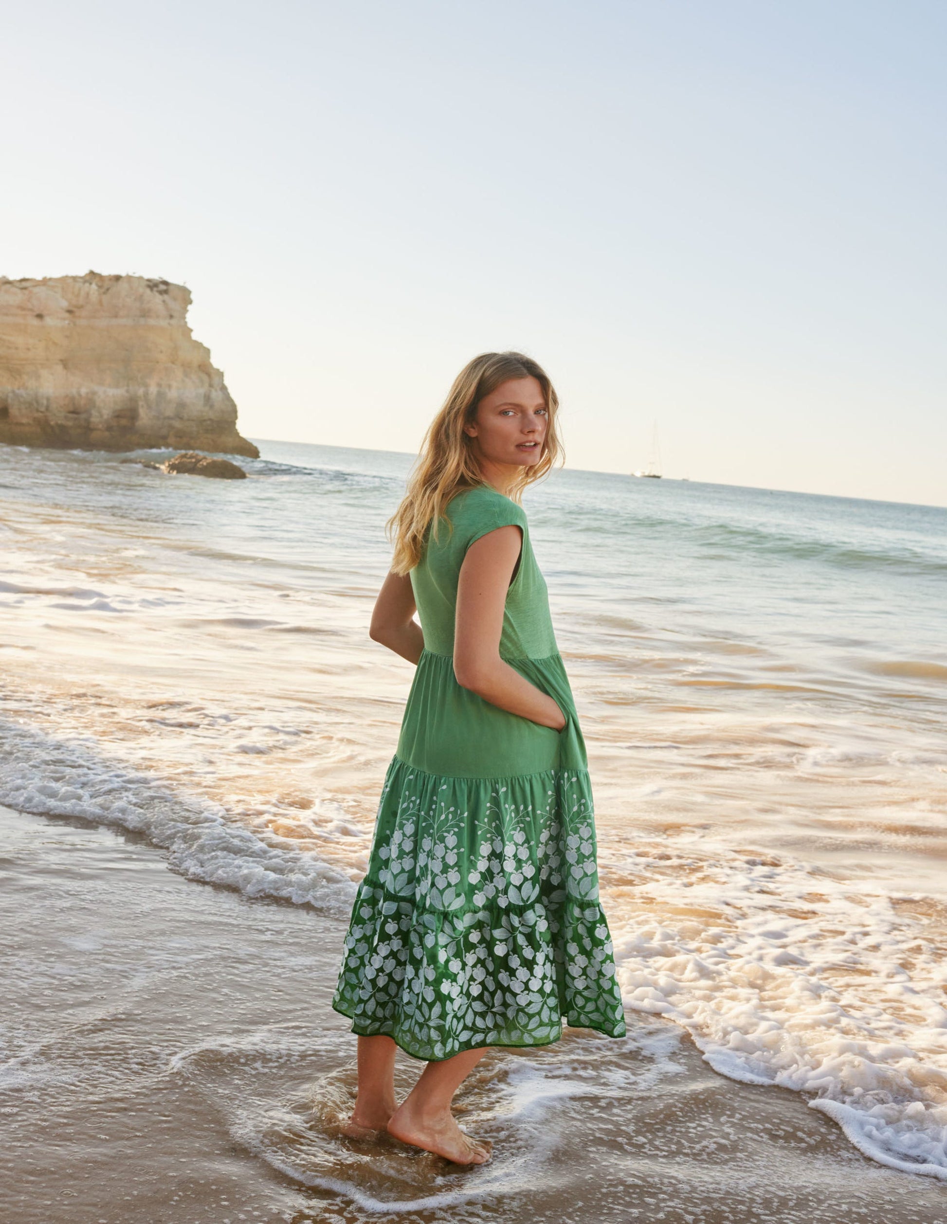 Robe midi brodée à volants-Broderies lierre anglais-6