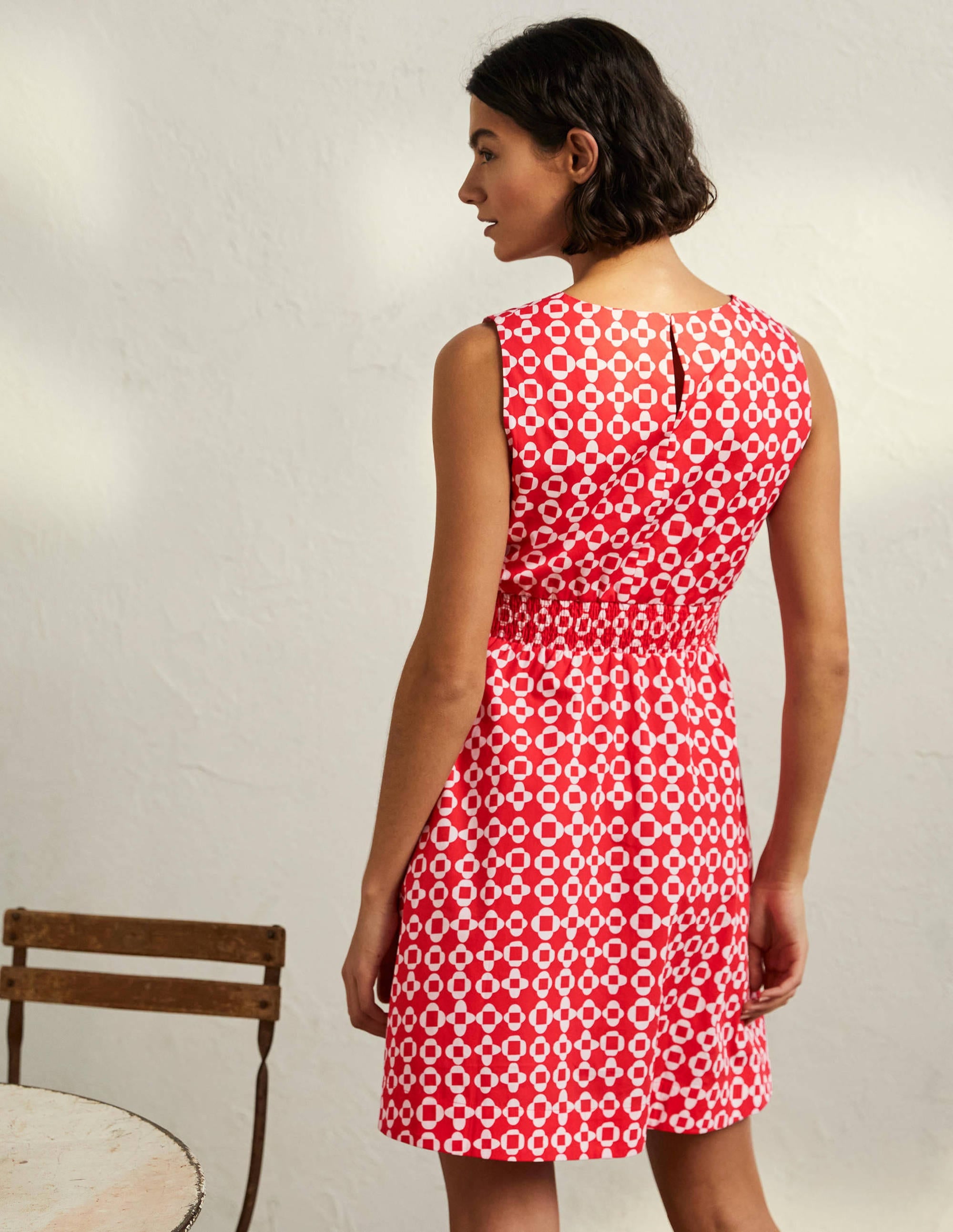 Minikleid mit gesmokter Taille-Helles Korallenrot, Mosaikmuster - Image 3