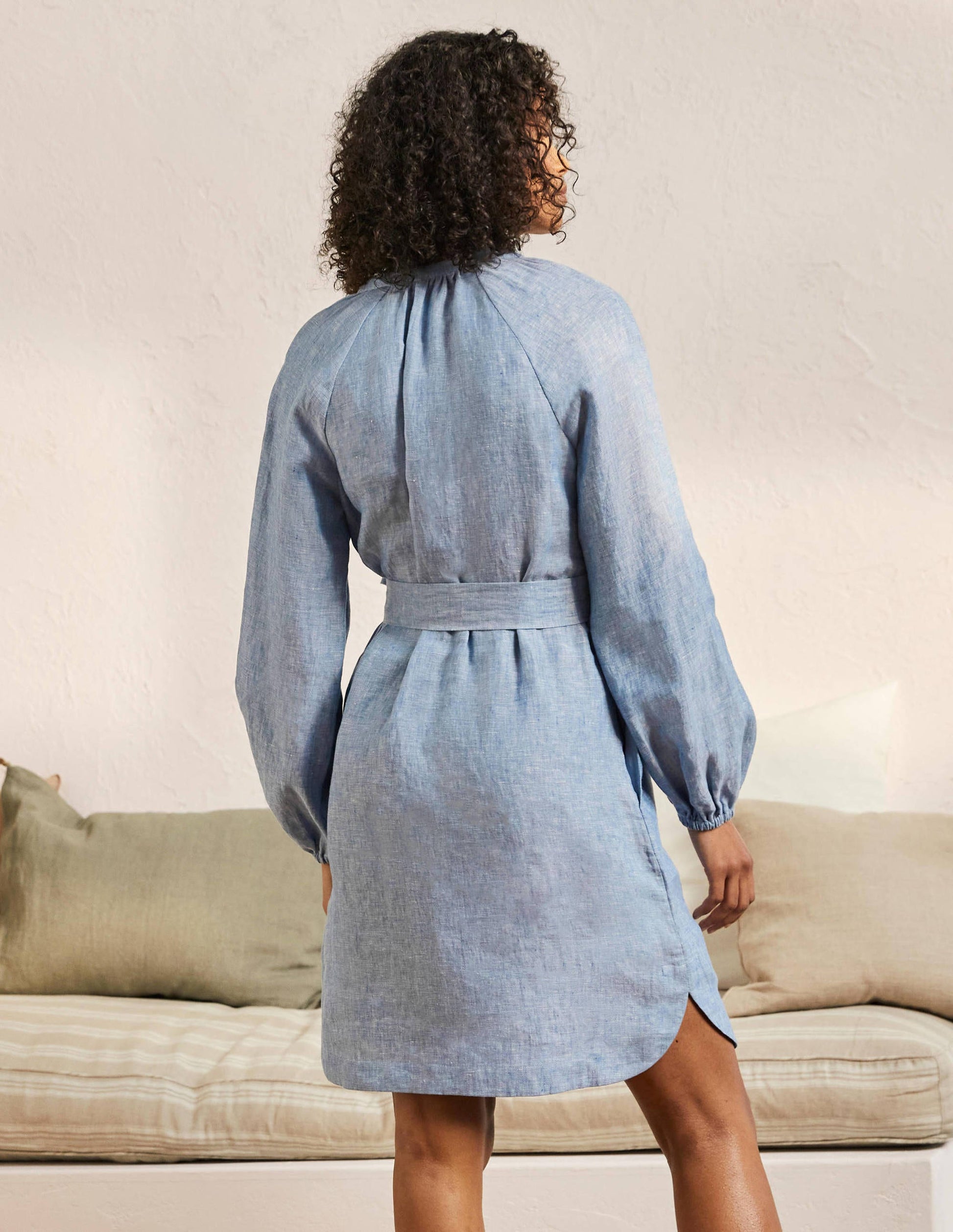 Minikleid aus Leinen mit gekerbtem Ausschnitt-Faux-Uni-3