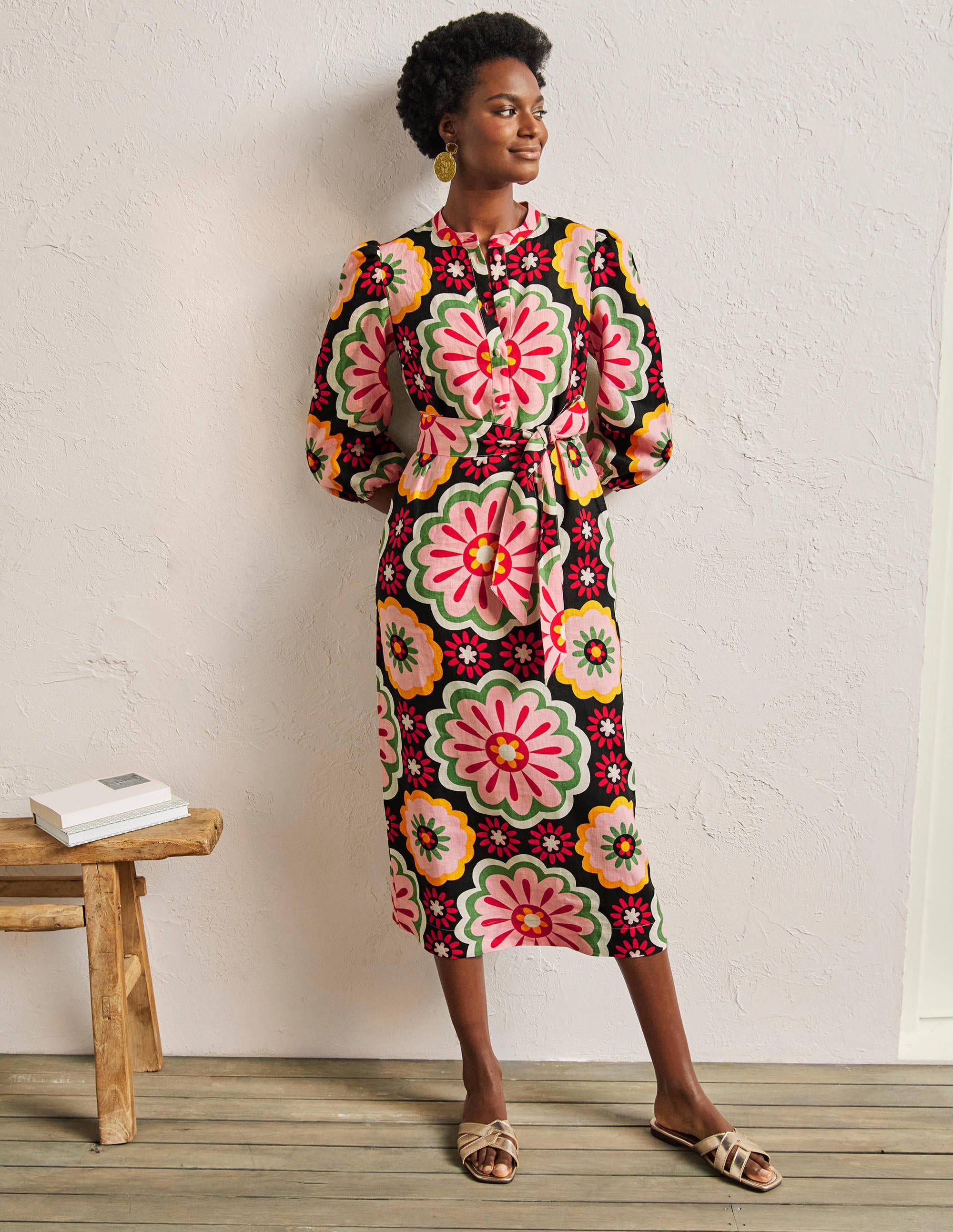 Midi-Hemdblusenkleid aus Leinen-Schwarz, Üppige Gänseblümchen - Image 4