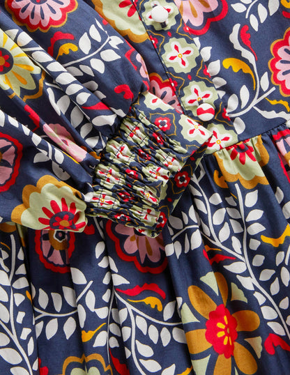 Robe longue Ava à volants-Bleu marine foncé, motif Opulent Garden-6