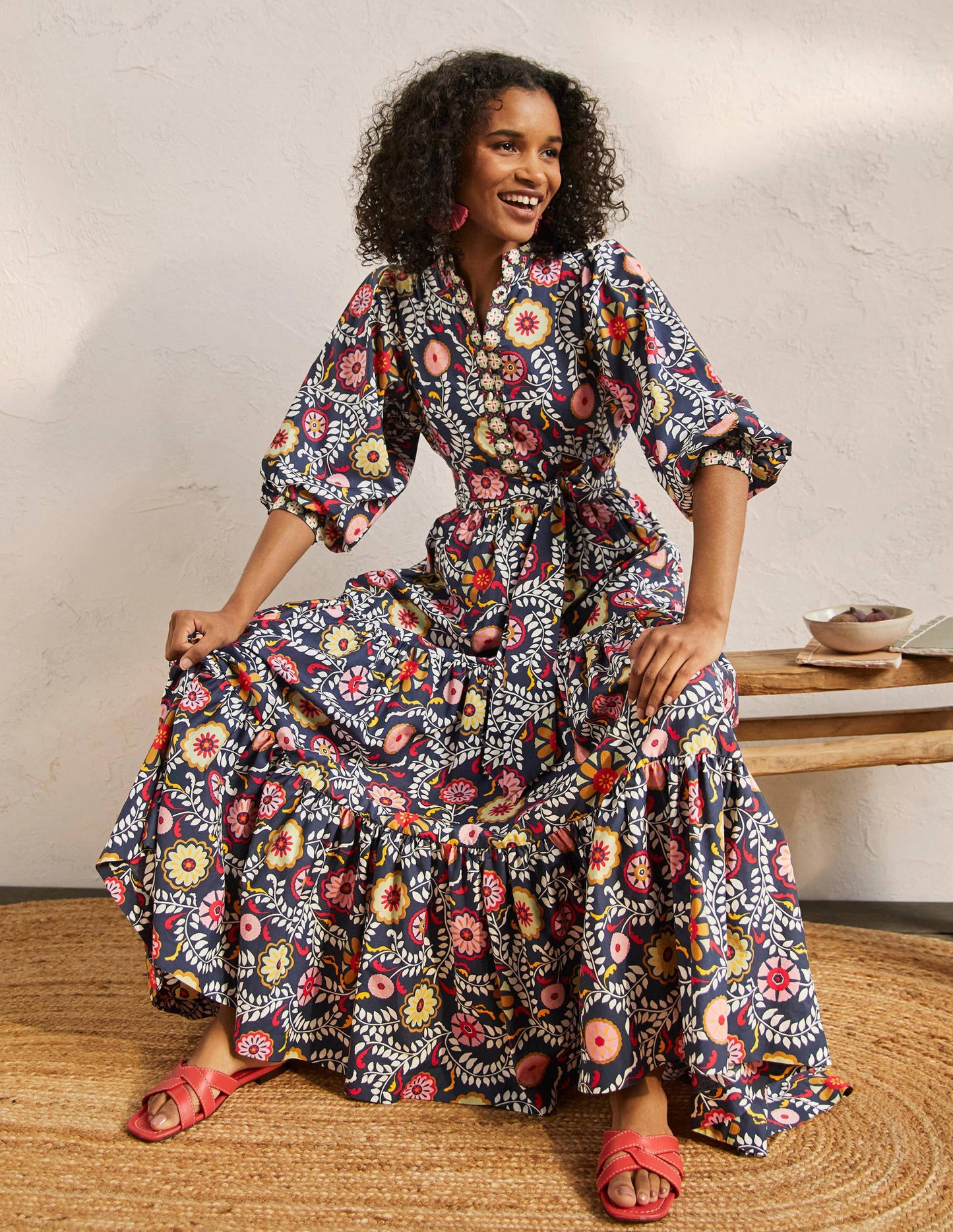 Robe longue Ava à volants-Bleu marine foncé, motif Opulent Garden