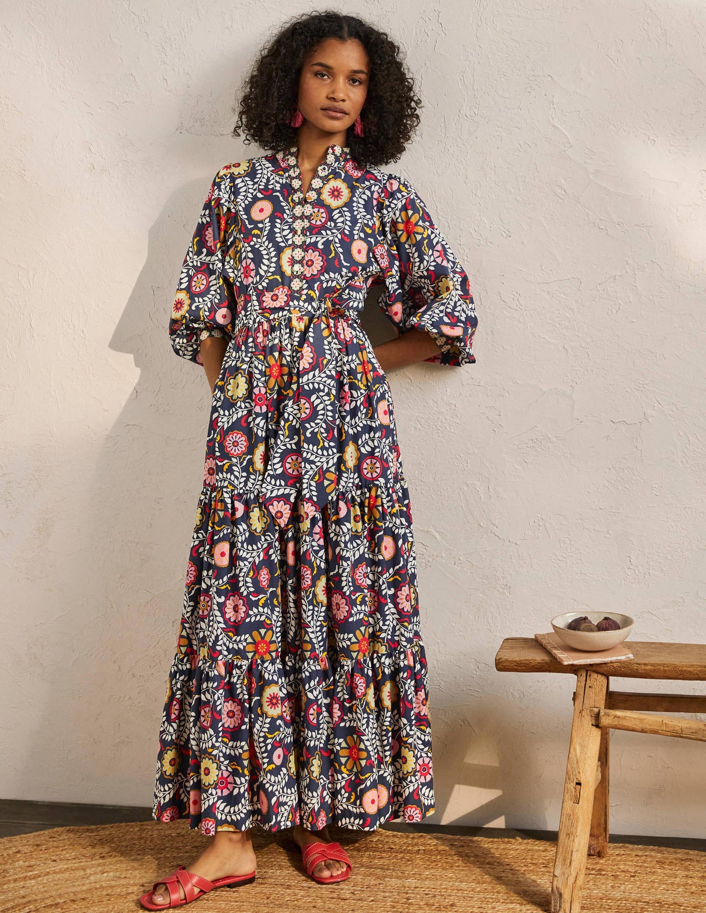 Robe longue Ava à volants-Bleu marine foncé, motif Opulent Garden