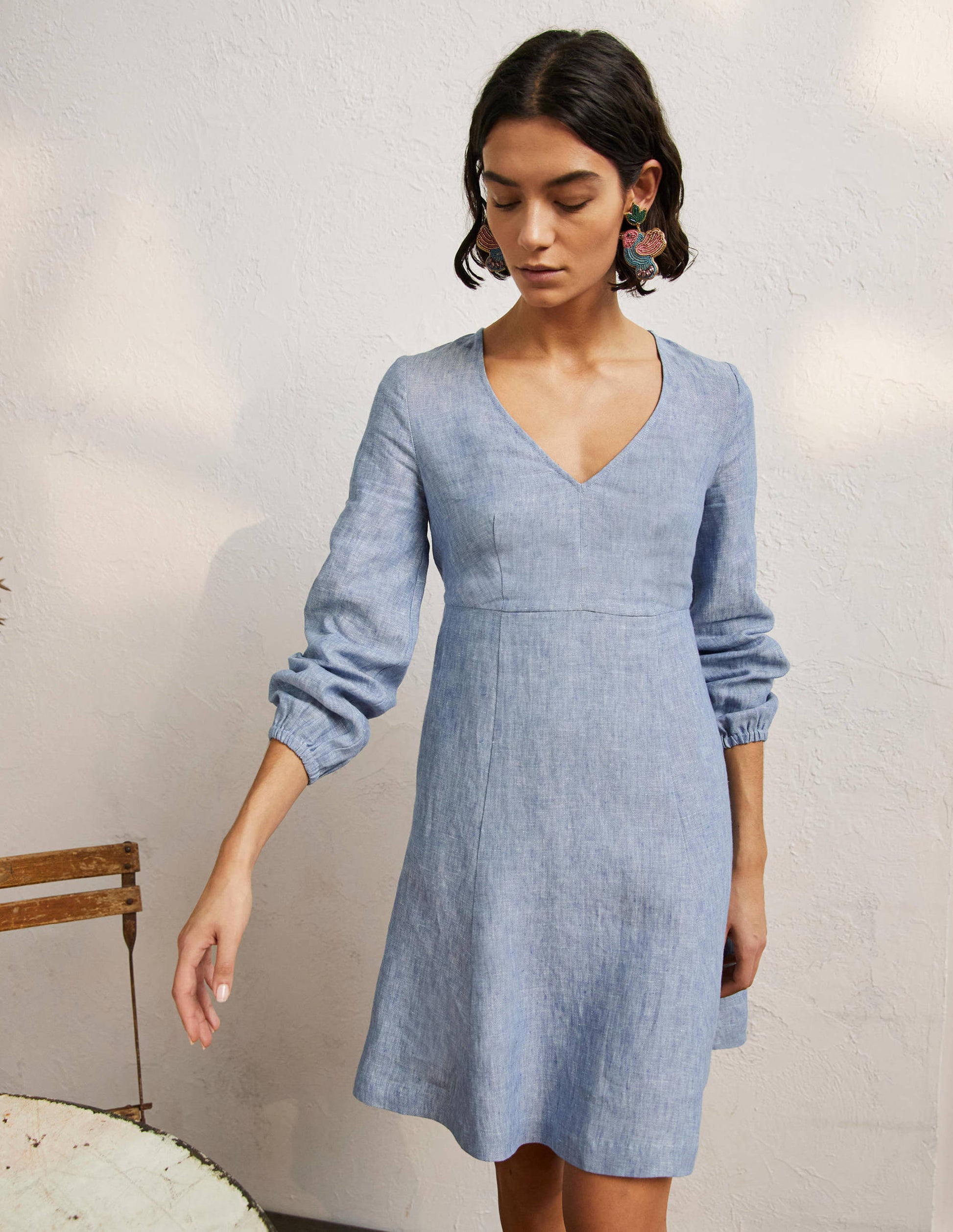 Ausgestelltes Minikleid mit V-Ausschnitt-Faux-Uni-4