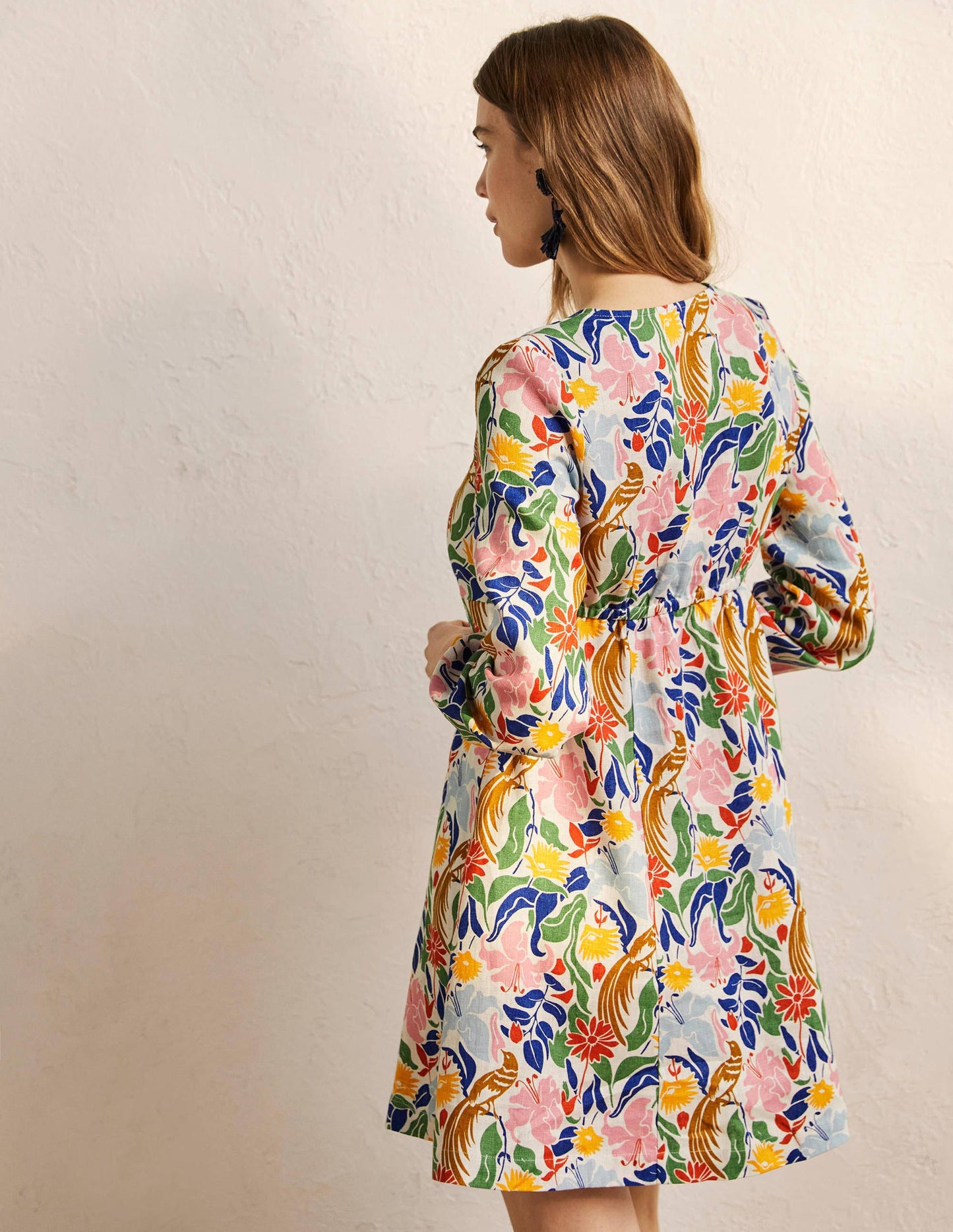 Ausgestelltes Minikleid mit V-Ausschnitt-Naturweiß, Orientalischer Vogel