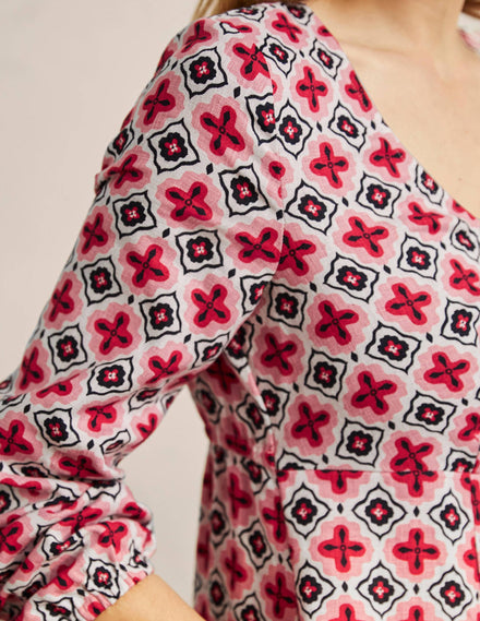 Ausgestelltes Minikleid mit V-Ausschnitt-Kirschblütenrosa, Marokkanisches Diamantenmuster