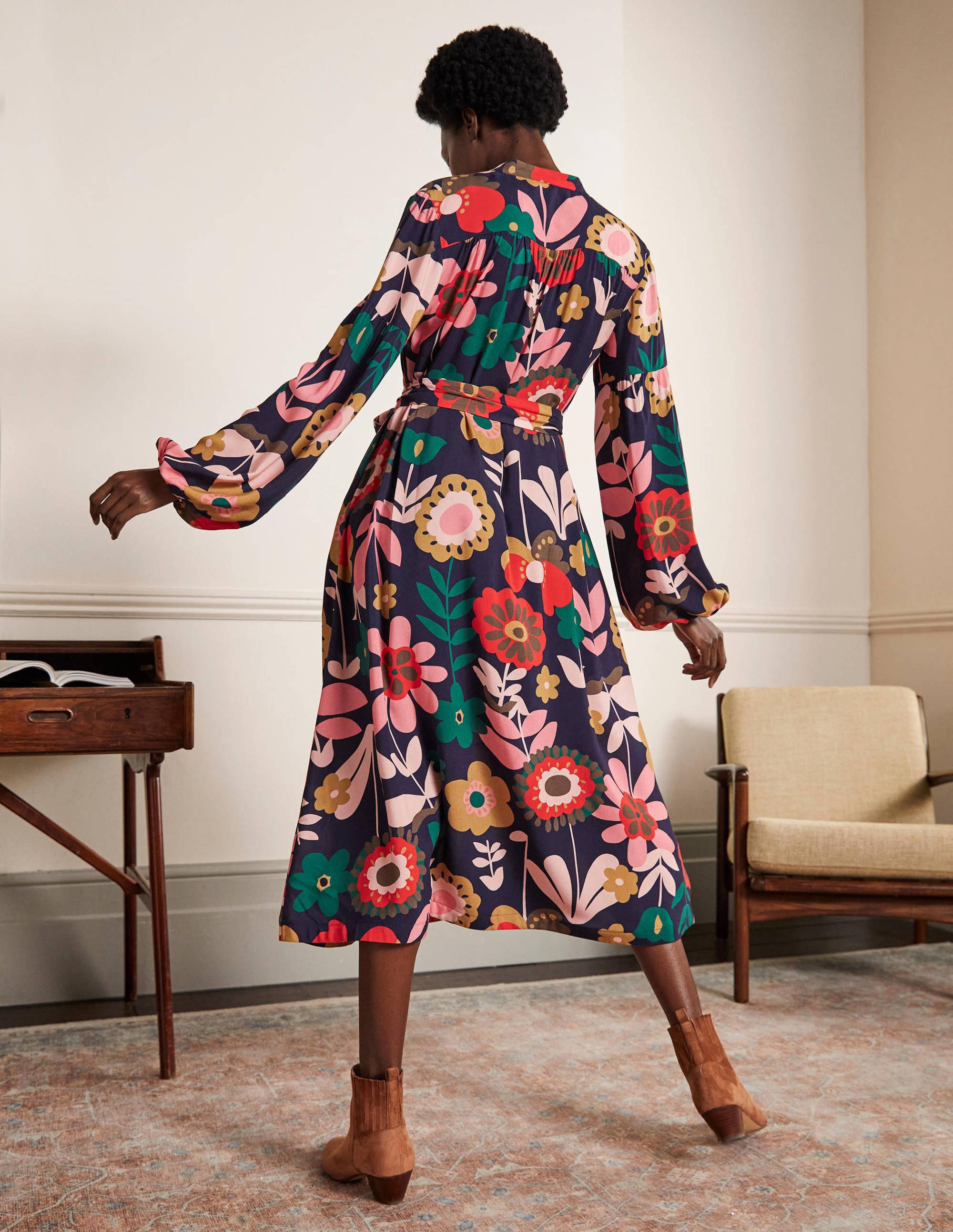 Robe midi à manches blousantes-Bleu marine foncé, motif Flora Bloom - Image 3