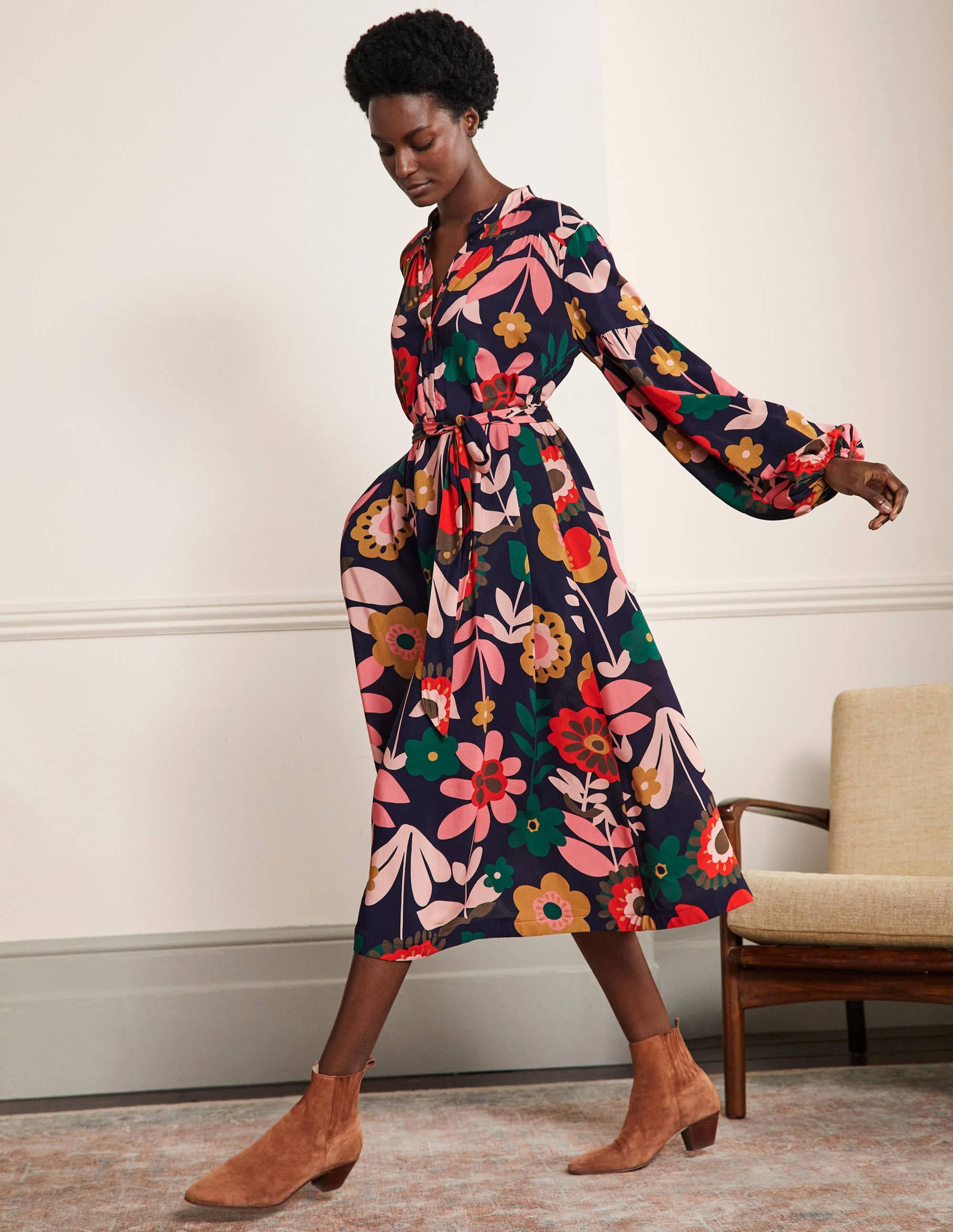 Robe midi à manches blousantes-Bleu marine foncé, motif Flora Bloom - Image 4