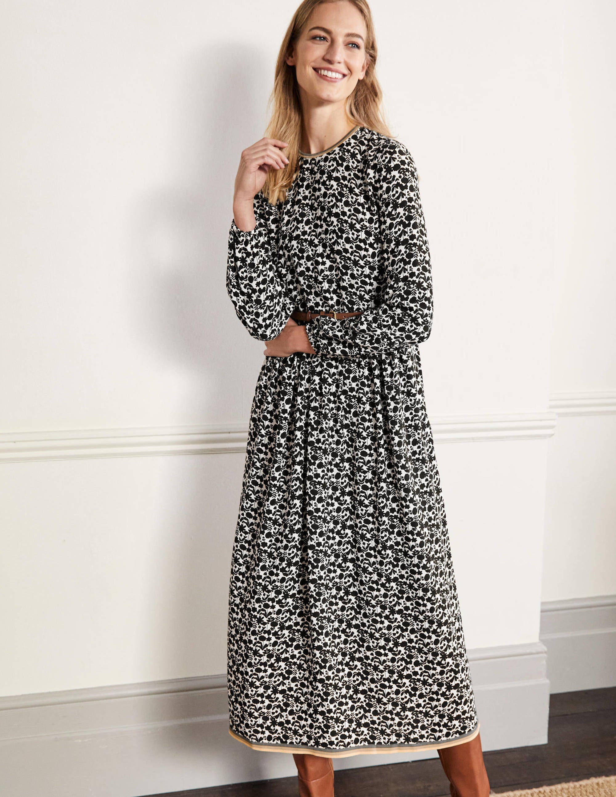 Maxikleid mit Bortendetail-Schwarz, Blüten - Image 1