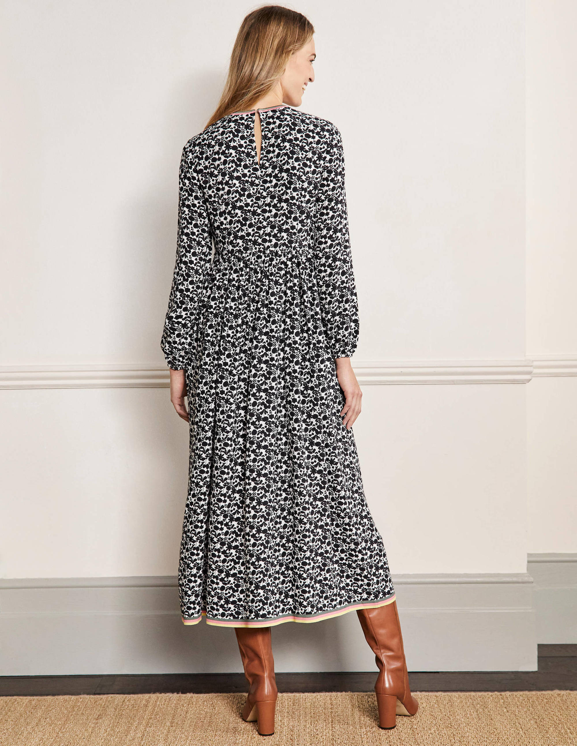 Maxikleid mit Bortendetail-Schwarz, Blüten - Image 3