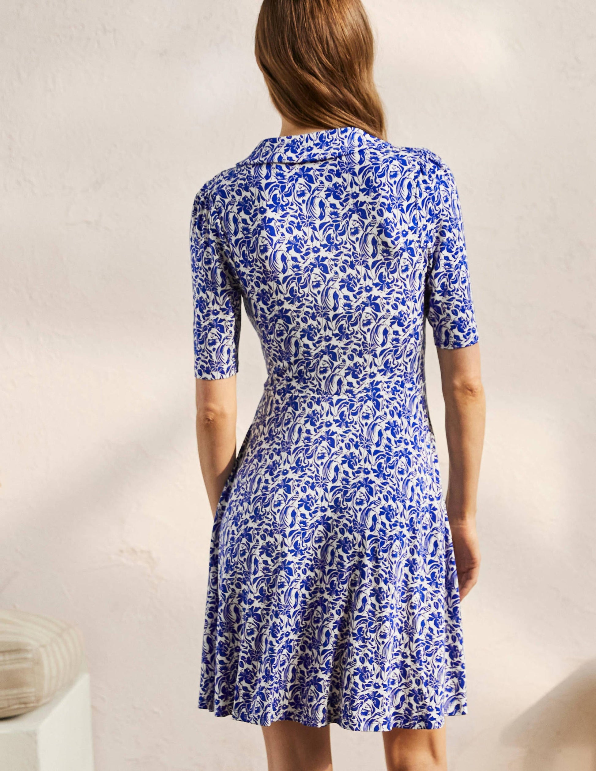Jerseykleid mit fixierter Wickeloptik-Wellenblau, Orientalischer Vogel-3