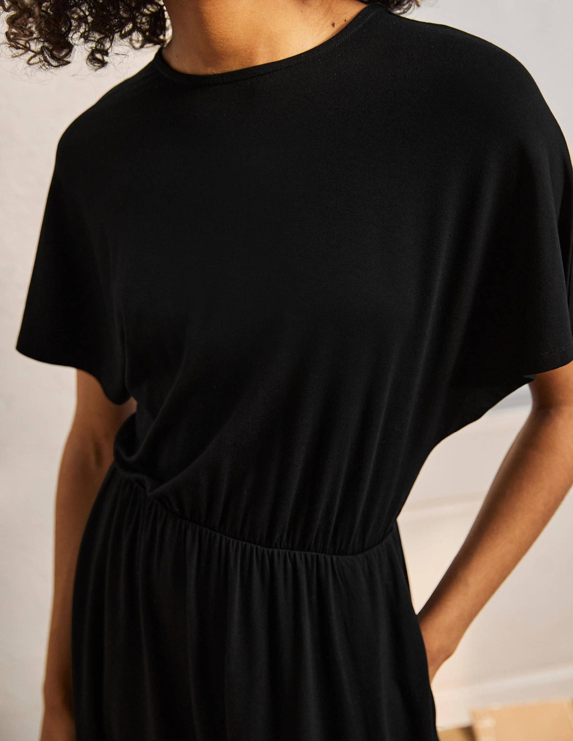 Jerseykleid mit Flatterärmeln-Schwarz-2