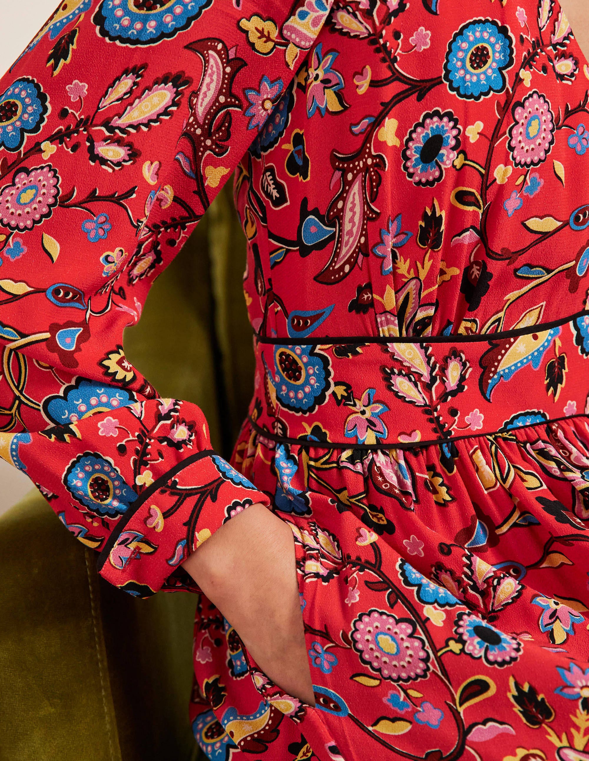 Robe midi volantée à col V-Rouge, motif Opulent Paradise - Image 2