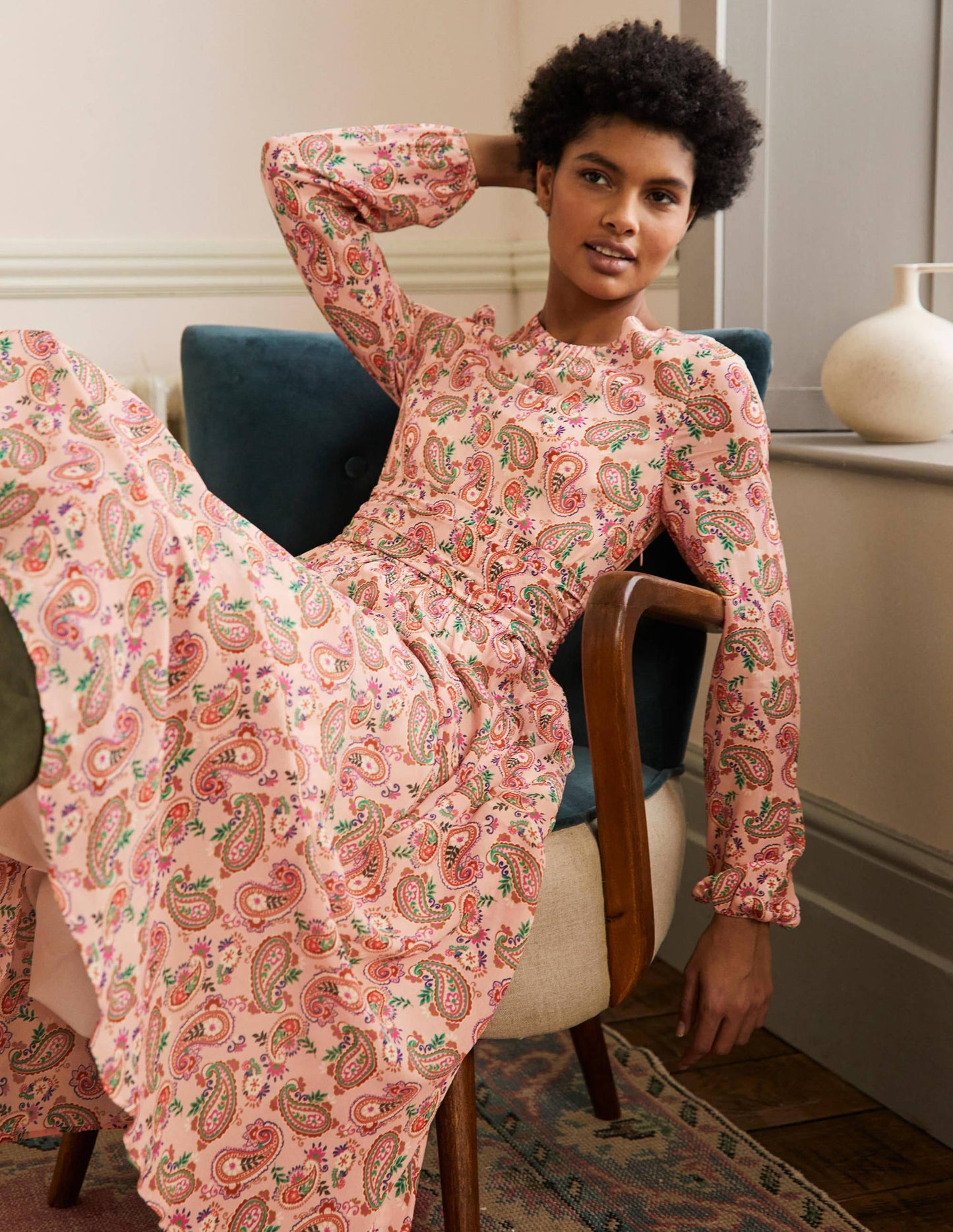 Midikleid mit geraffter Taille-Milchshake, Paisleymuster