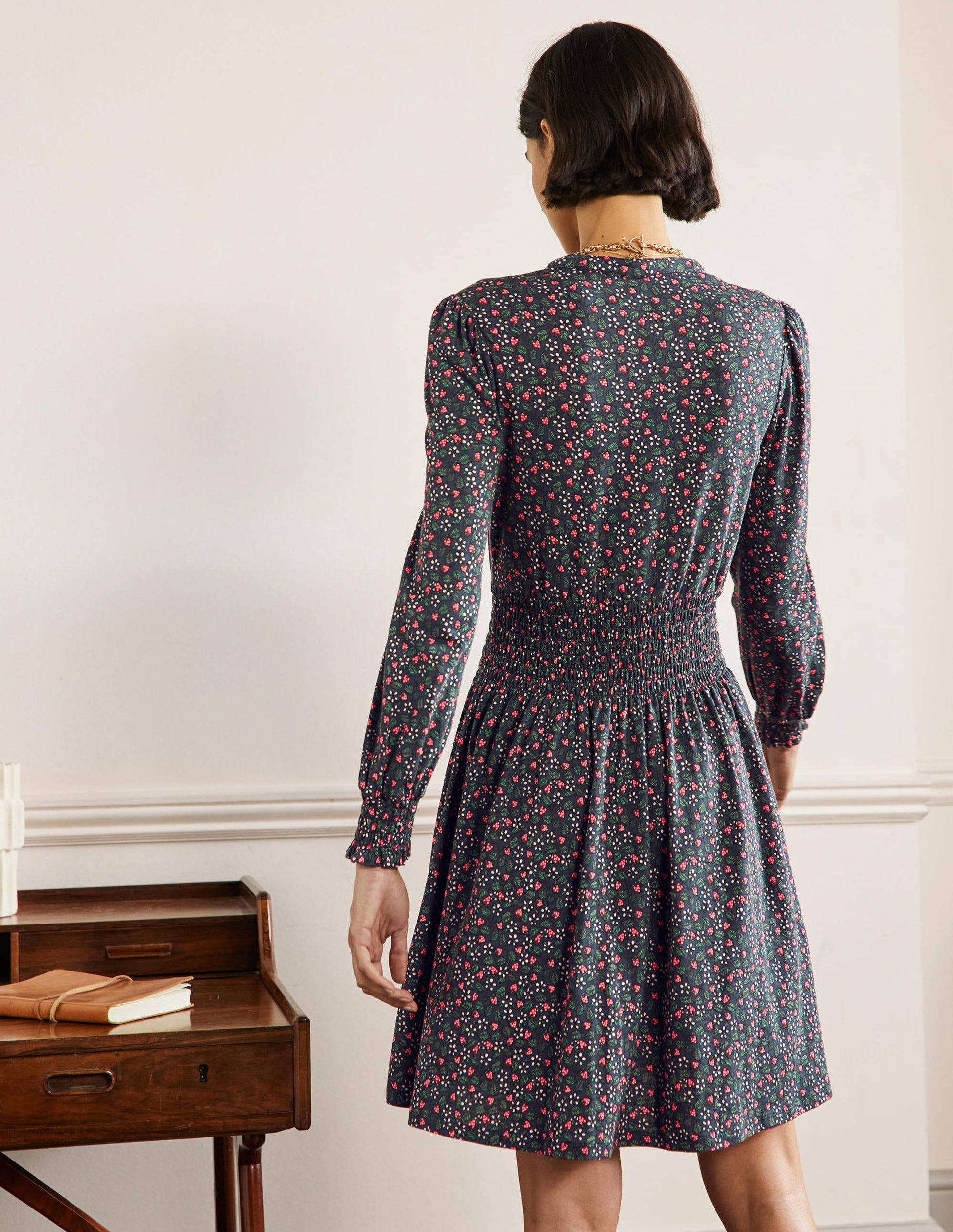 Jerseyhemdblusenkleid mit Smokdetail-Französisches Navy, Blüten/Beeren-3