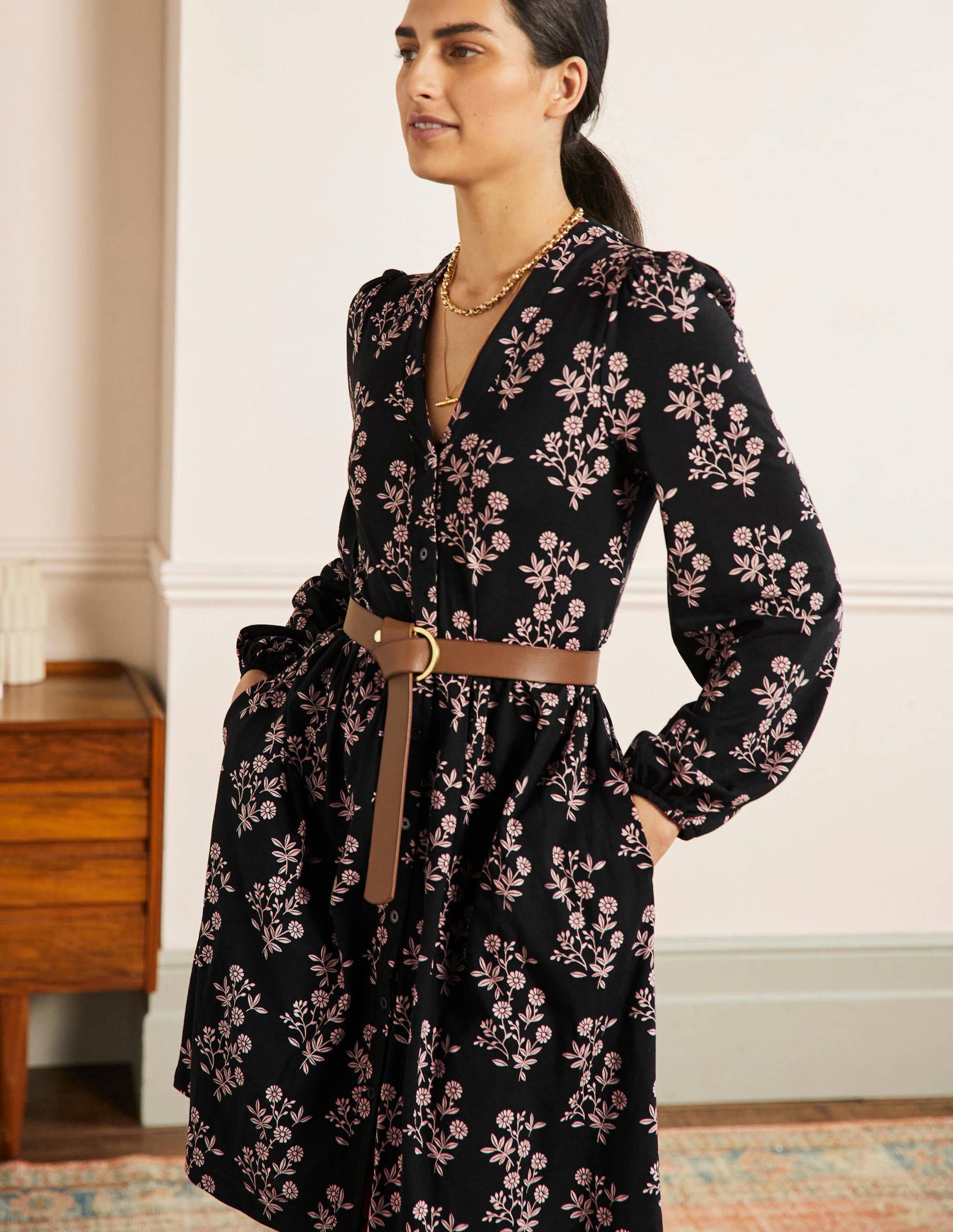 Jerseykleid mit durchgängiger Knopfleiste-Schwarz, Gruppierte Blätter-1