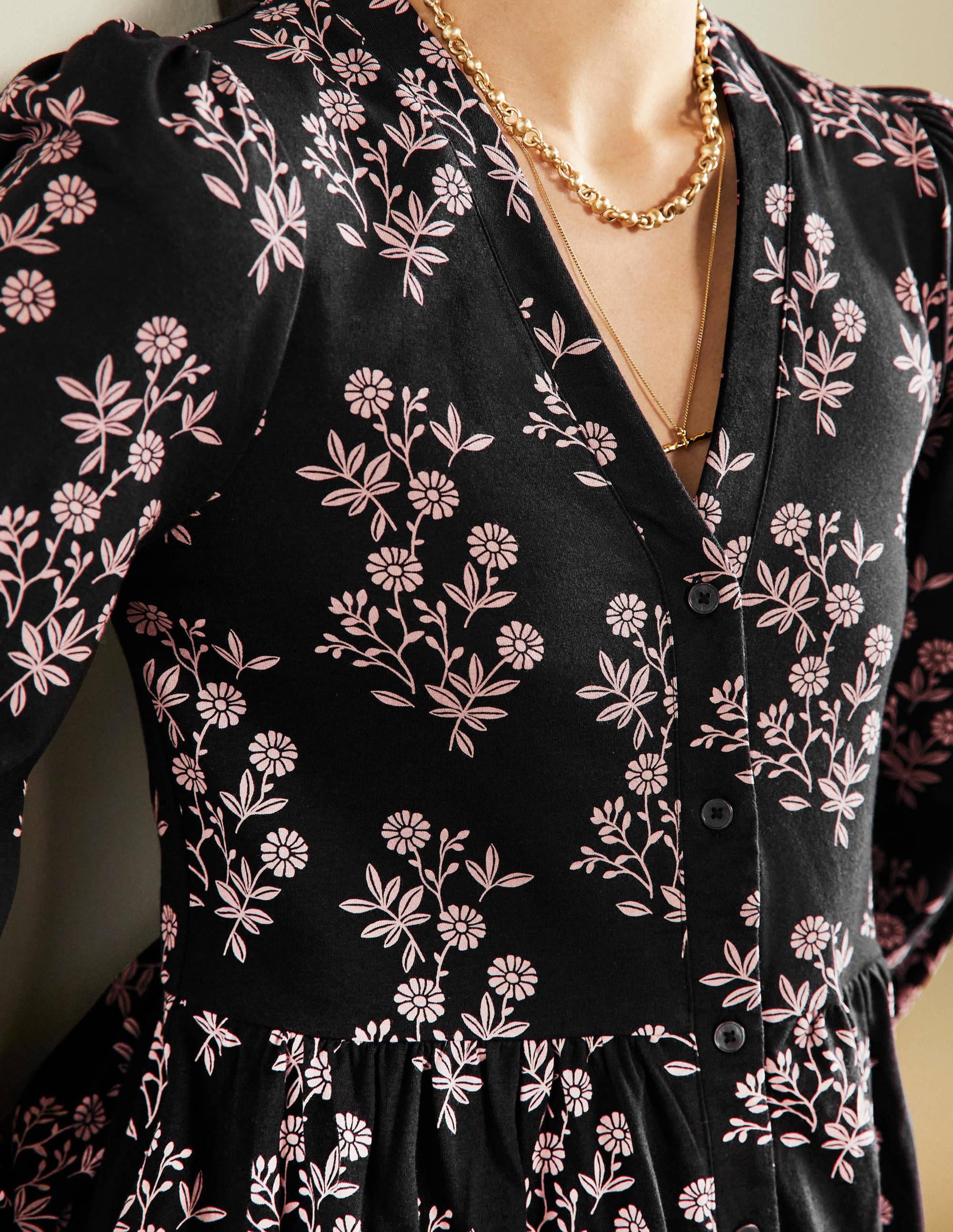 Jerseykleid mit durchgängiger Knopfleiste-Schwarz, Gruppierte Blätter-2