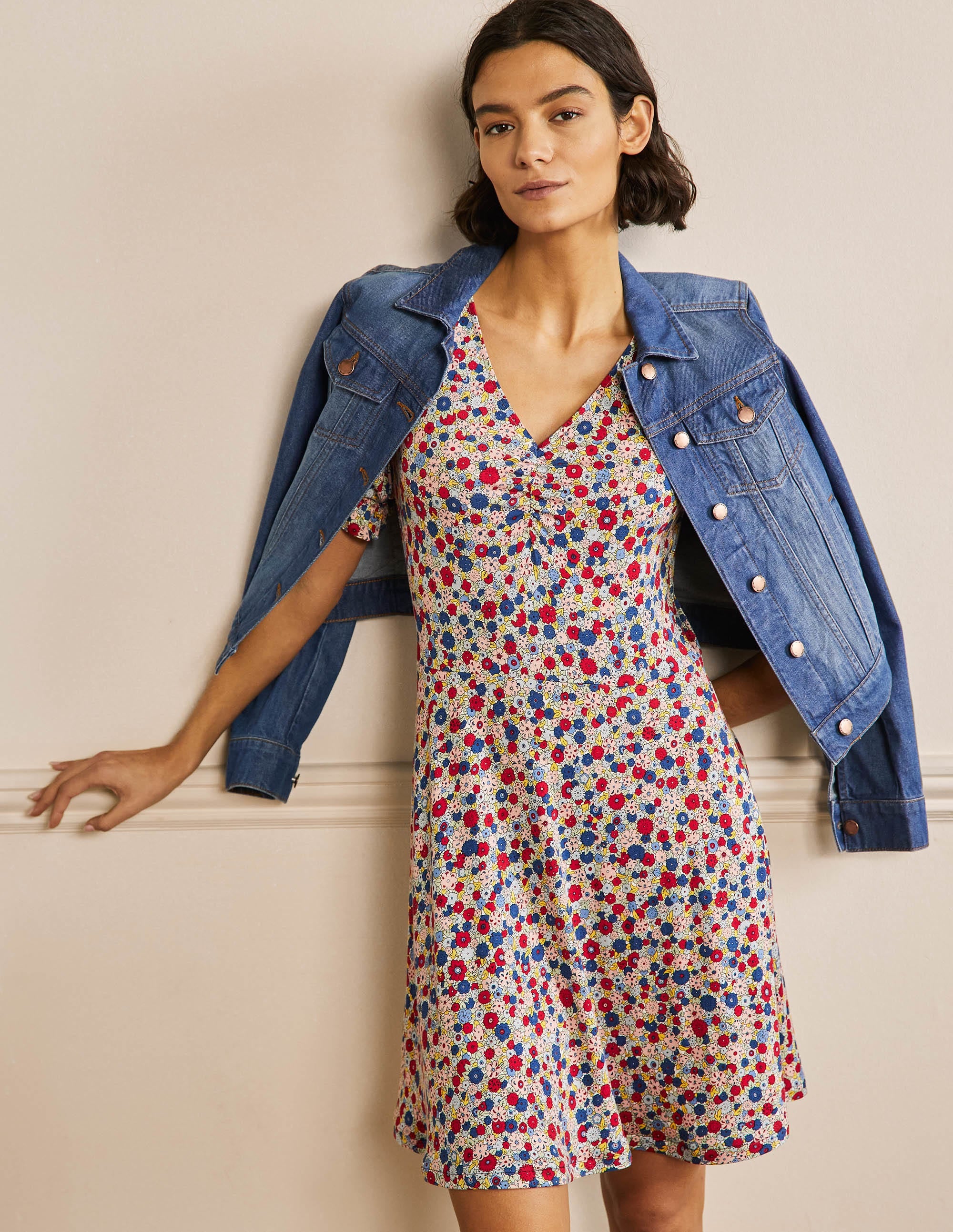 Jerseykleid mit V-Ausschnitt-Rivierablau, Gruppierte Blumen - Image 4