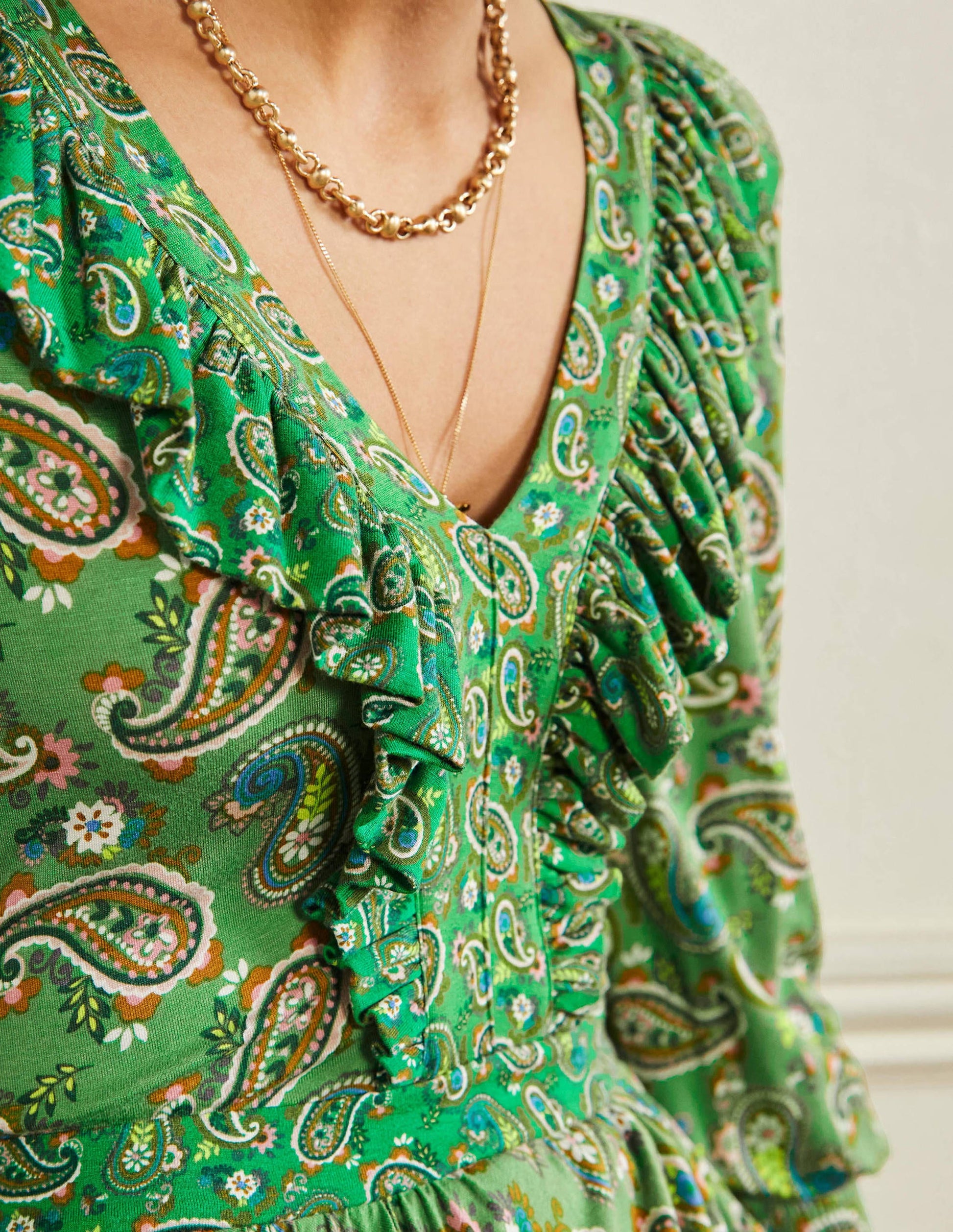 Jerseymaxikleid mit Rüschen-Schottengrün, Blühendes Paisleymuster-2