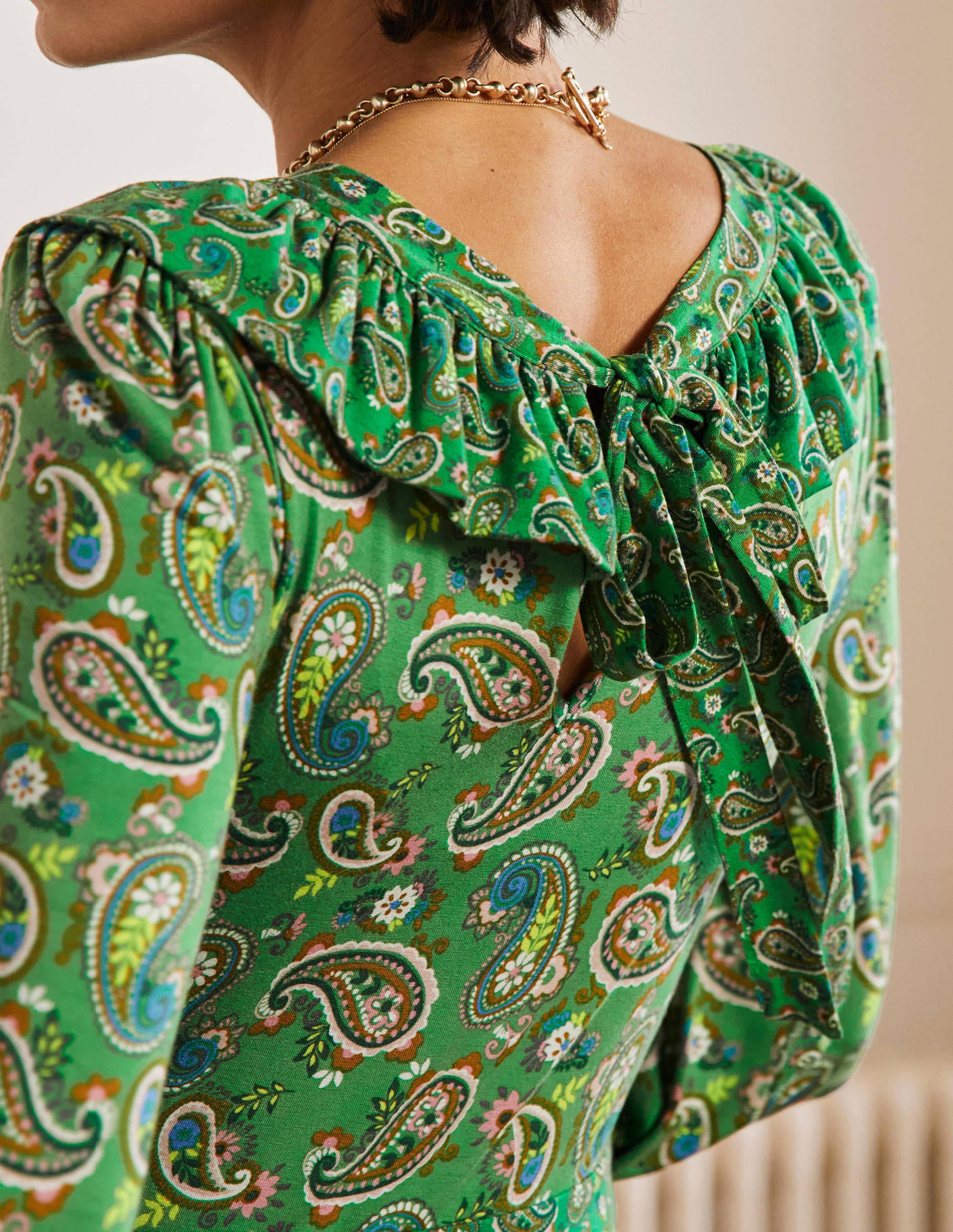 Jerseymaxikleid mit Rüschen-Schottengrün, Blühendes Paisleymuster - Image 5