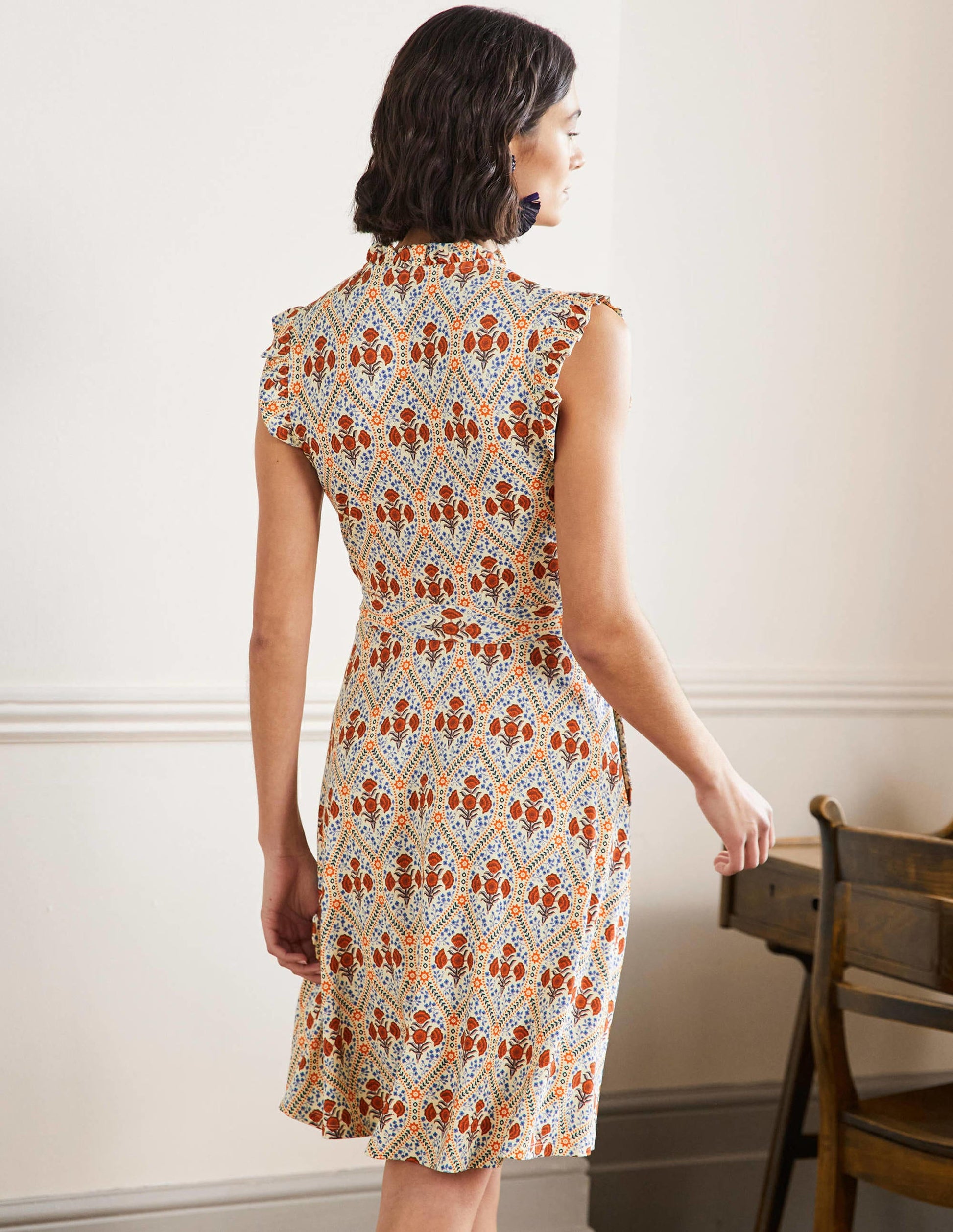Jerseykleid mit fixierter Wickeloptik und Rüschen-Naturweiß, Mohnblumen-3