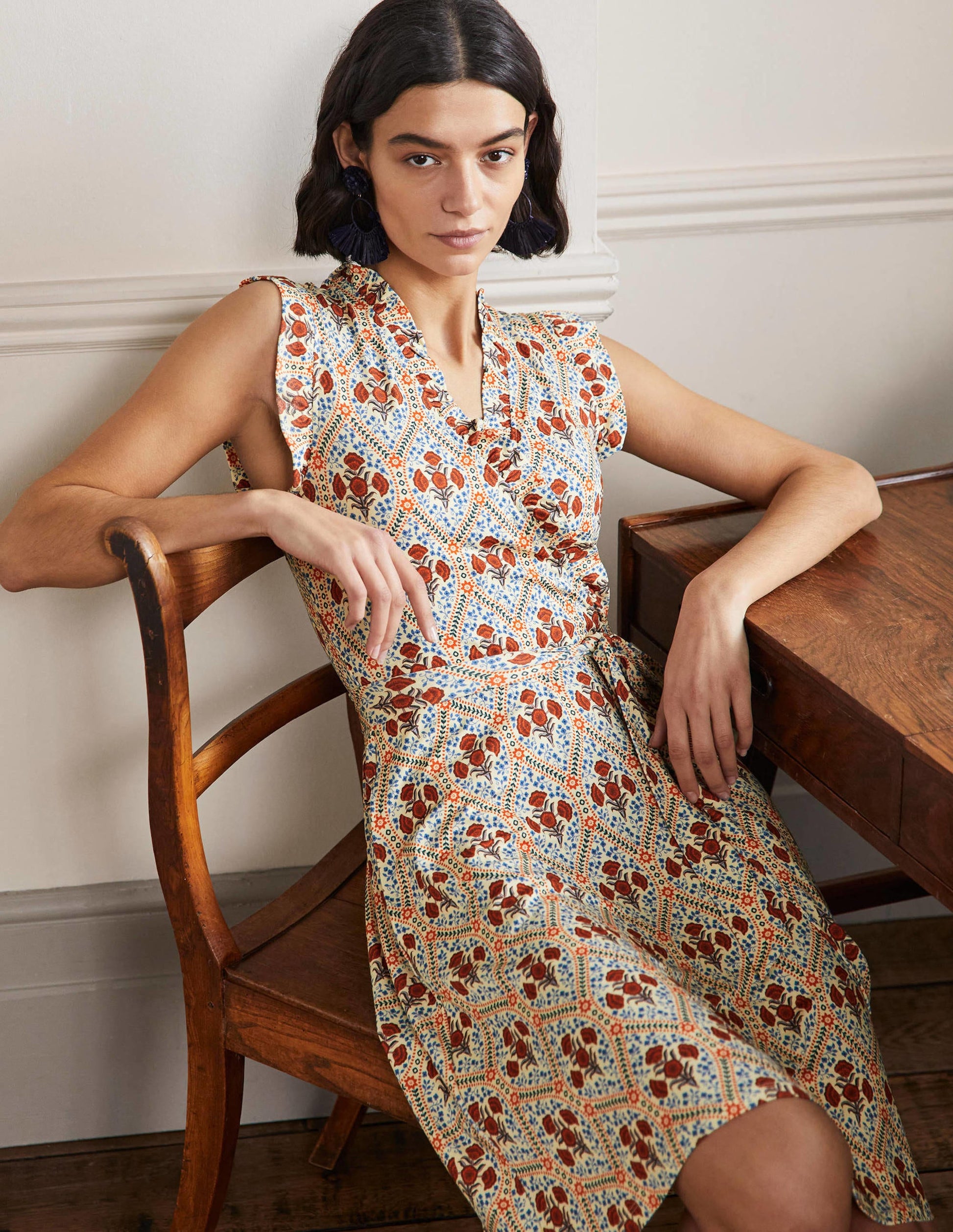 Jerseykleid mit fixierter Wickeloptik und Rüschen-Naturweiß, Mohnblumen-4