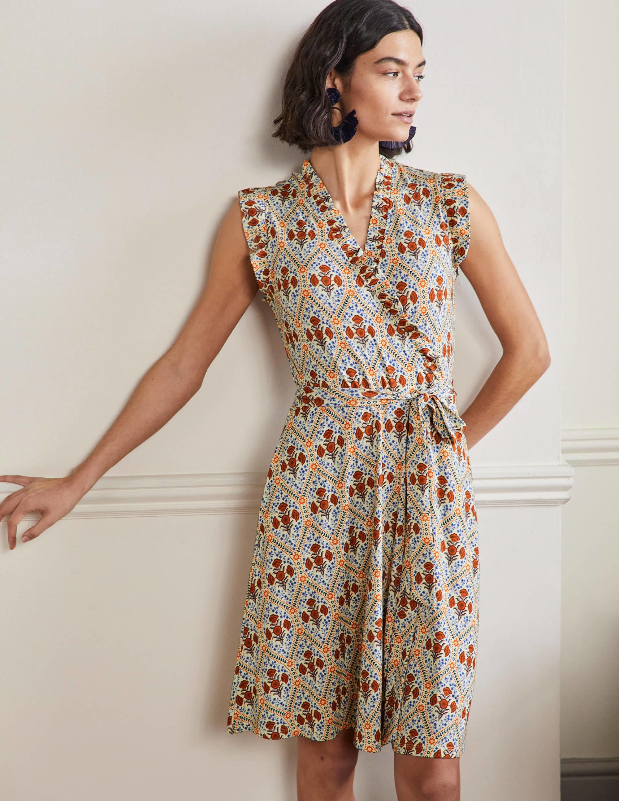 Jerseykleid mit fixierter Wickeloptik und Rüschen-Naturweiß, Mohnblumen - Image 5