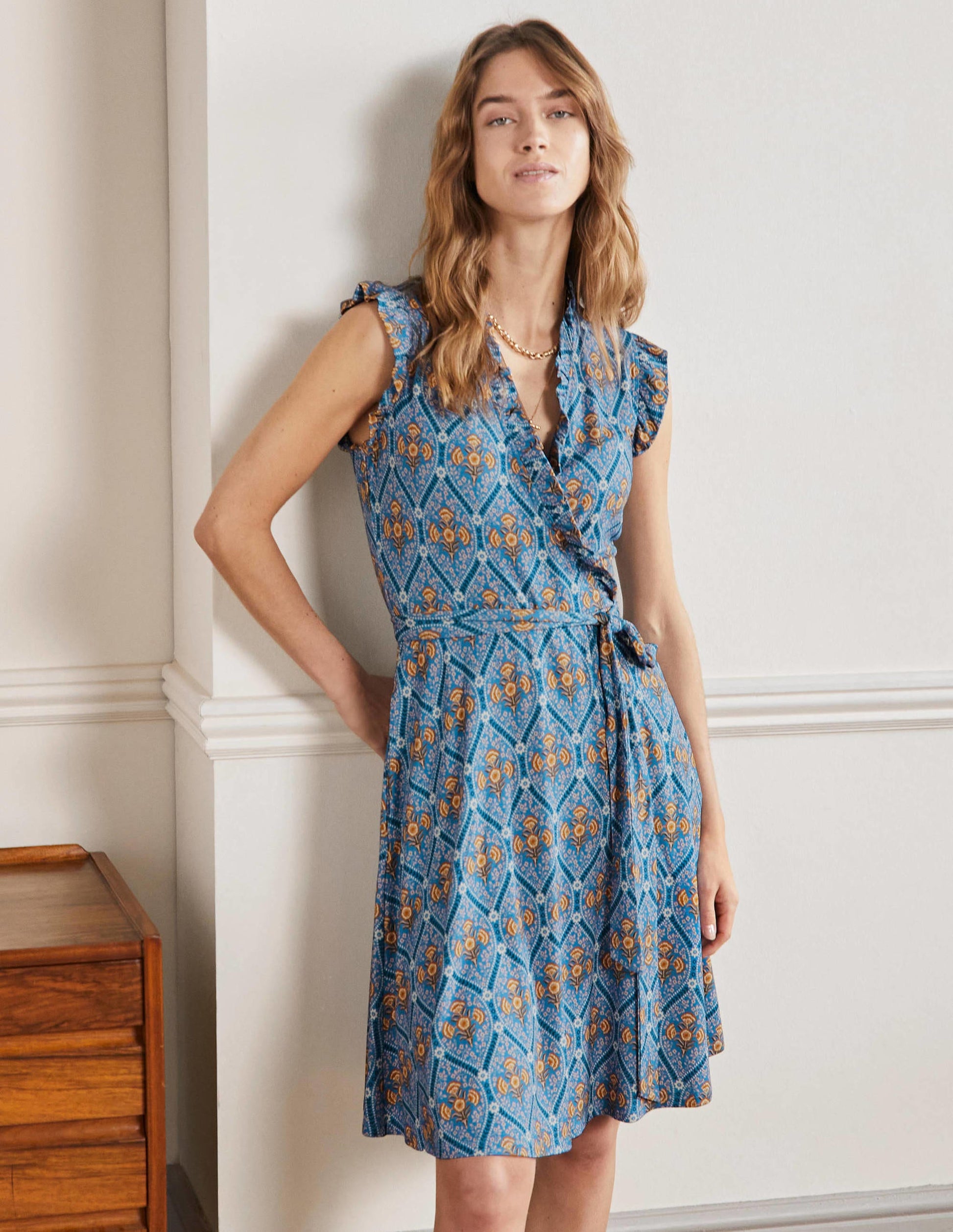 Jerseykleid mit fixierter Wickeloptik und Rüschen-Mosaikblau, Mohnblumen-1