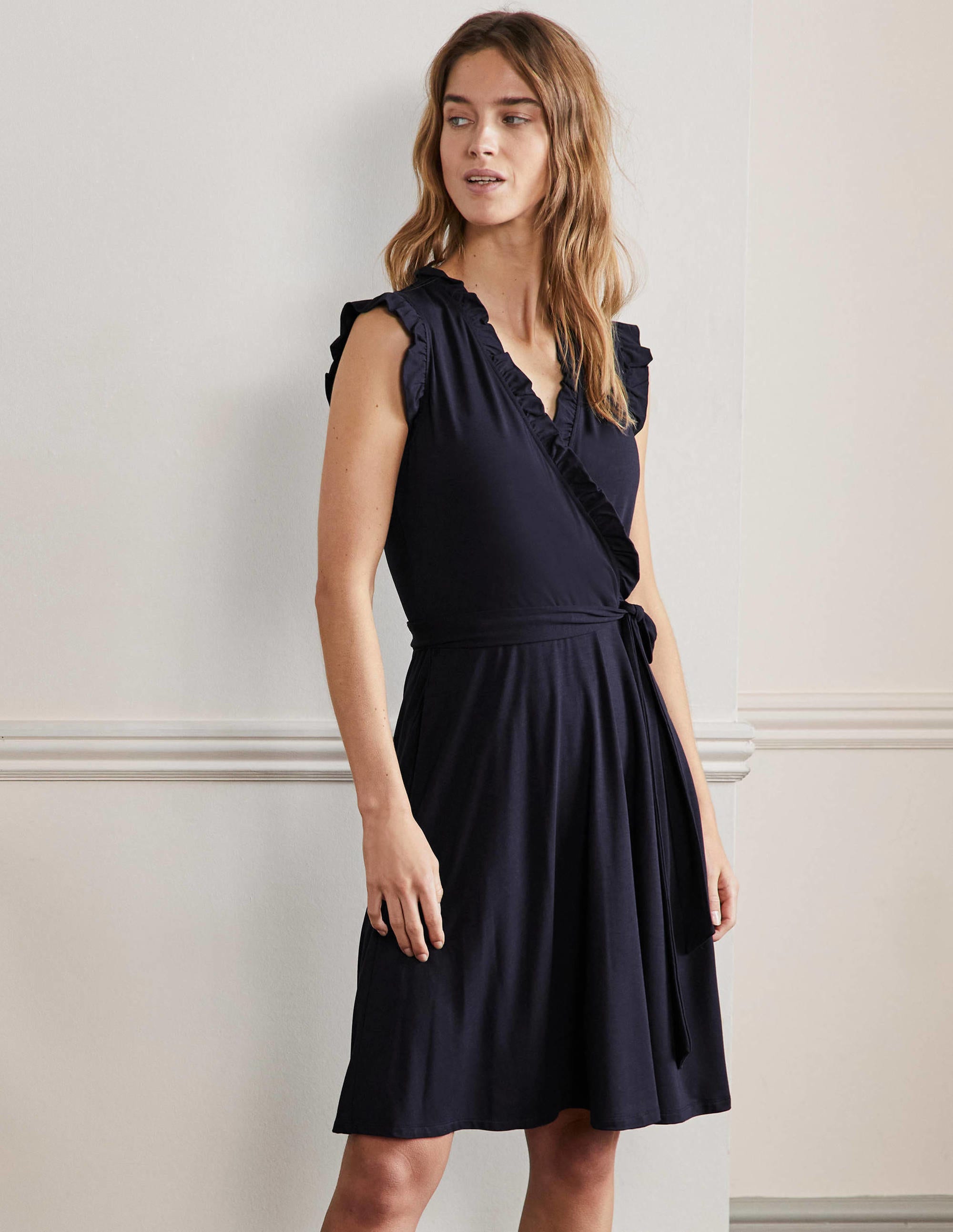 Jerseykleid mit fixierter Wickeloptik und Rüschen-Marineblau - Image 1