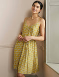 Trägerkleid aus Jersey-Olivenölgelb, Geometrisches Blumenmuster