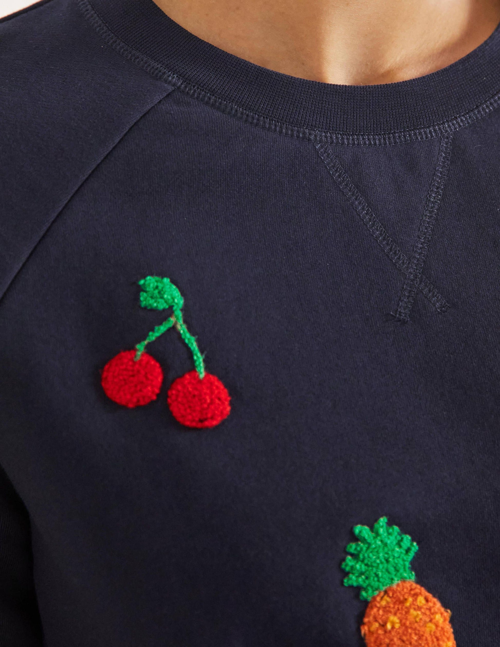 Gemustertes Sweatshirt aus Baumwolle-Navy, Bouclé-Früchtemotiv-2