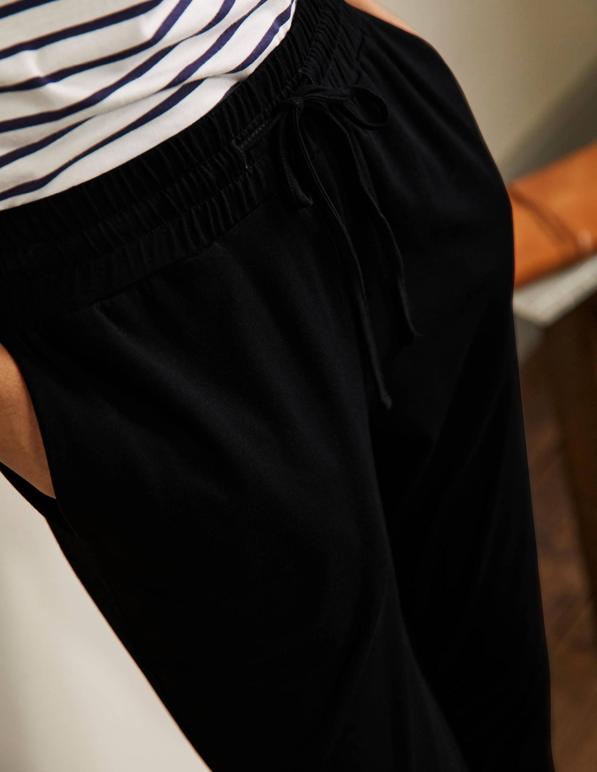 Jersey-Jogginghose mit Bündchen-Schwarz-2