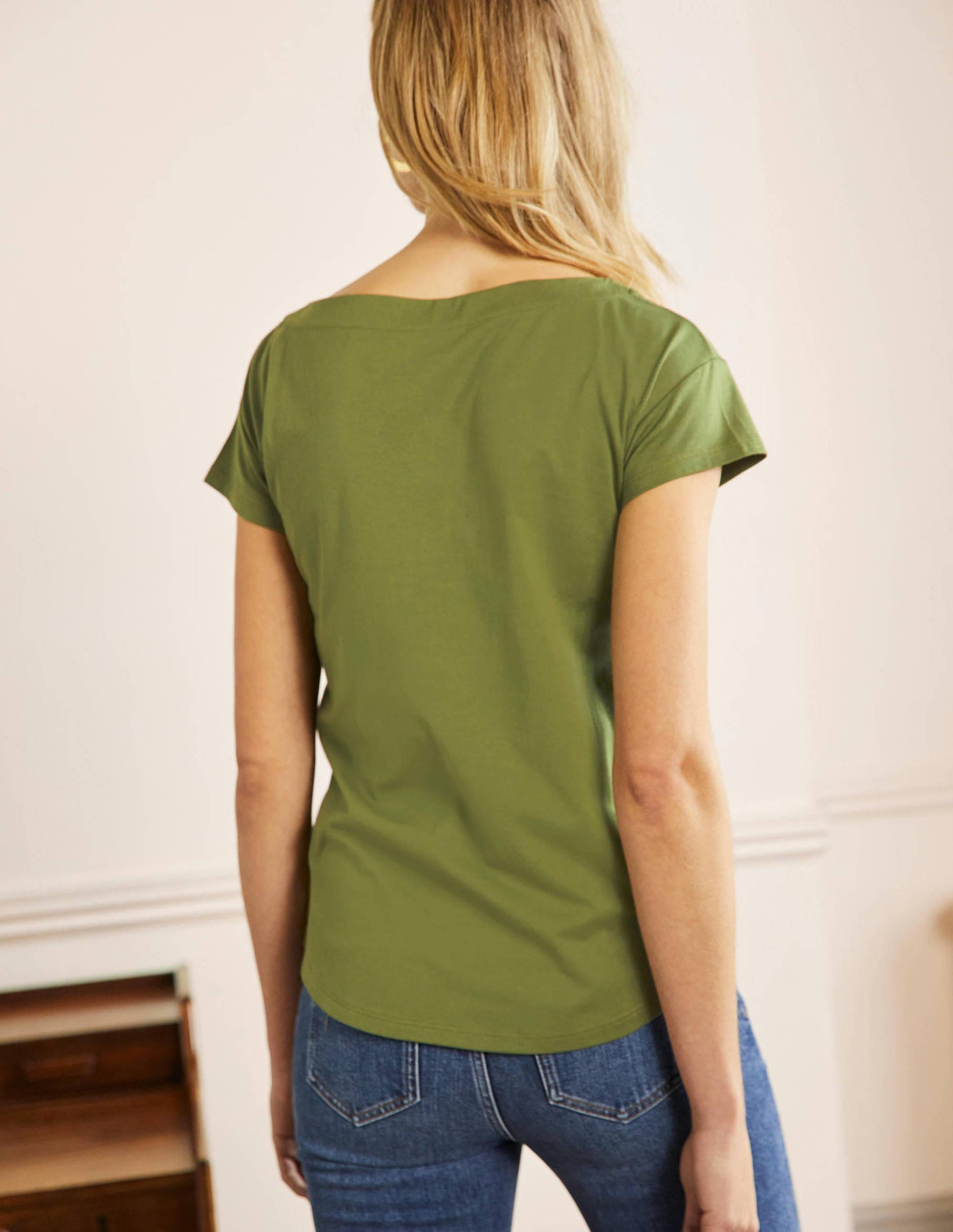 Superweiches T-Shirt mit U-Boot-Ausschnitt-Erbsengrün-3