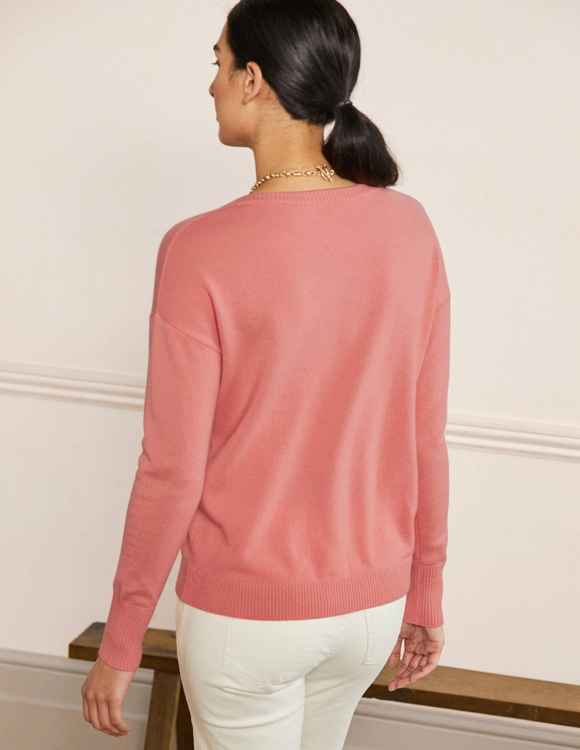 Lässiger Kaschmirpullover mit V-Ausschnitt-Helles Korallenrot - Image 3