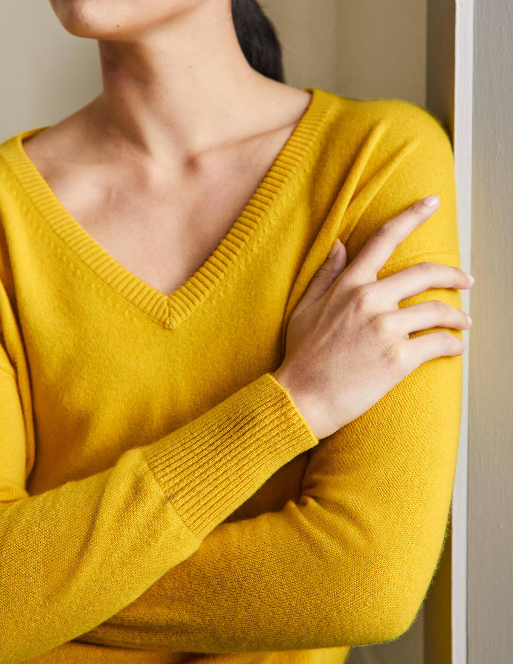 Cashmere V-neck Relaxed Jumper-Citrine Yellow - Image 2