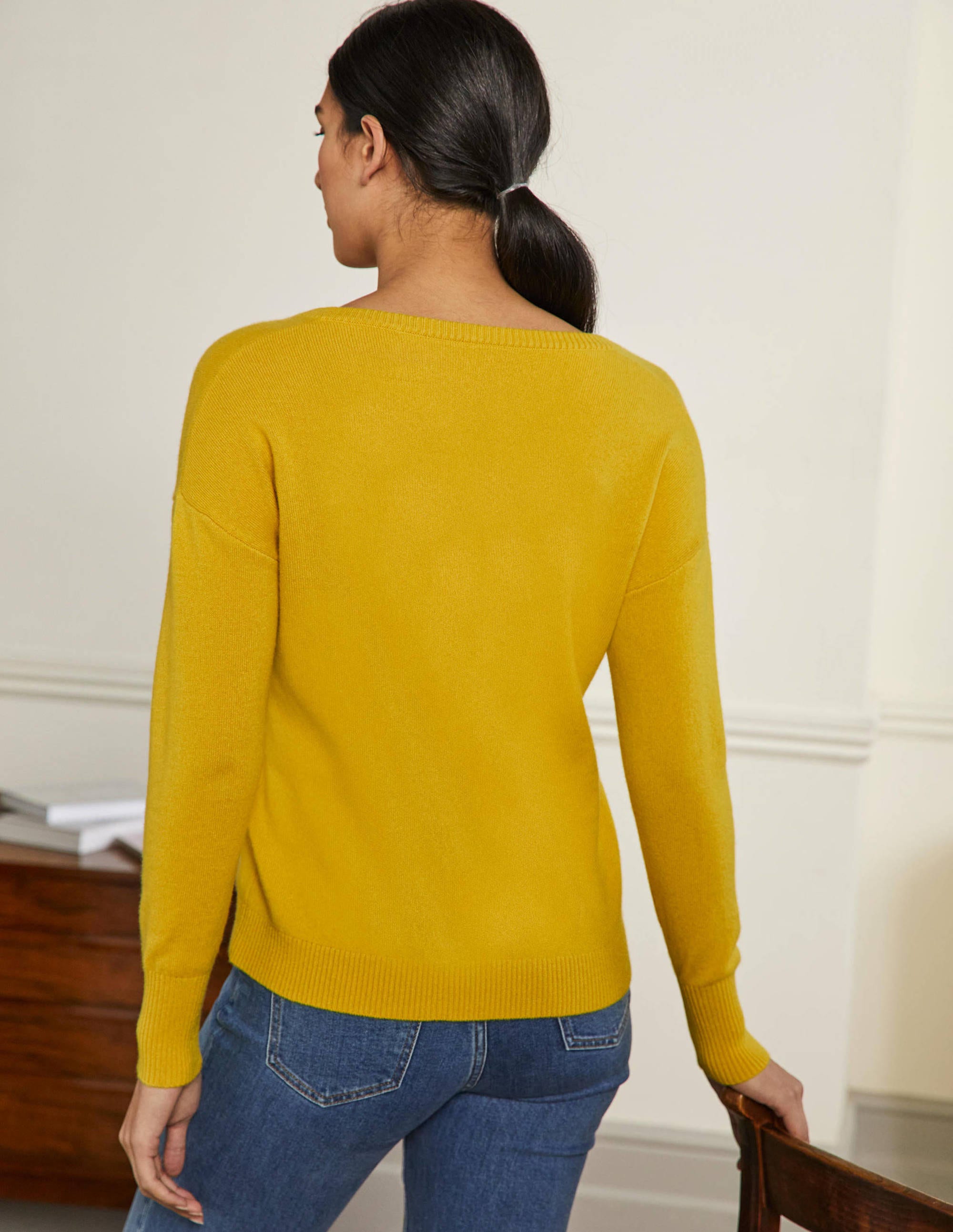 Cashmere V-neck Relaxed Jumper-Citrine Yellow - Image 3