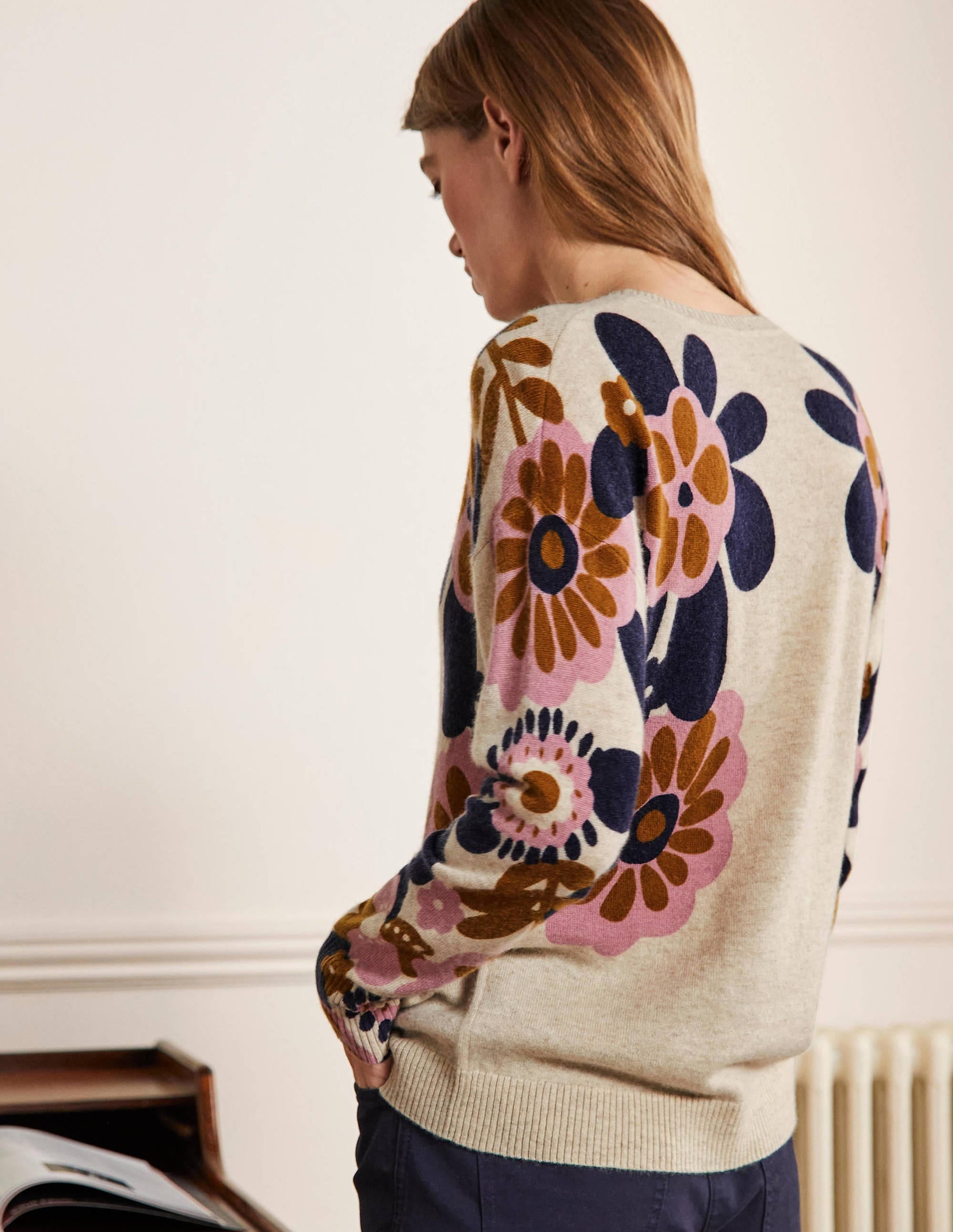 Margot Kaschmirpullover-Hellbeige Melange, Blüten - Image 3