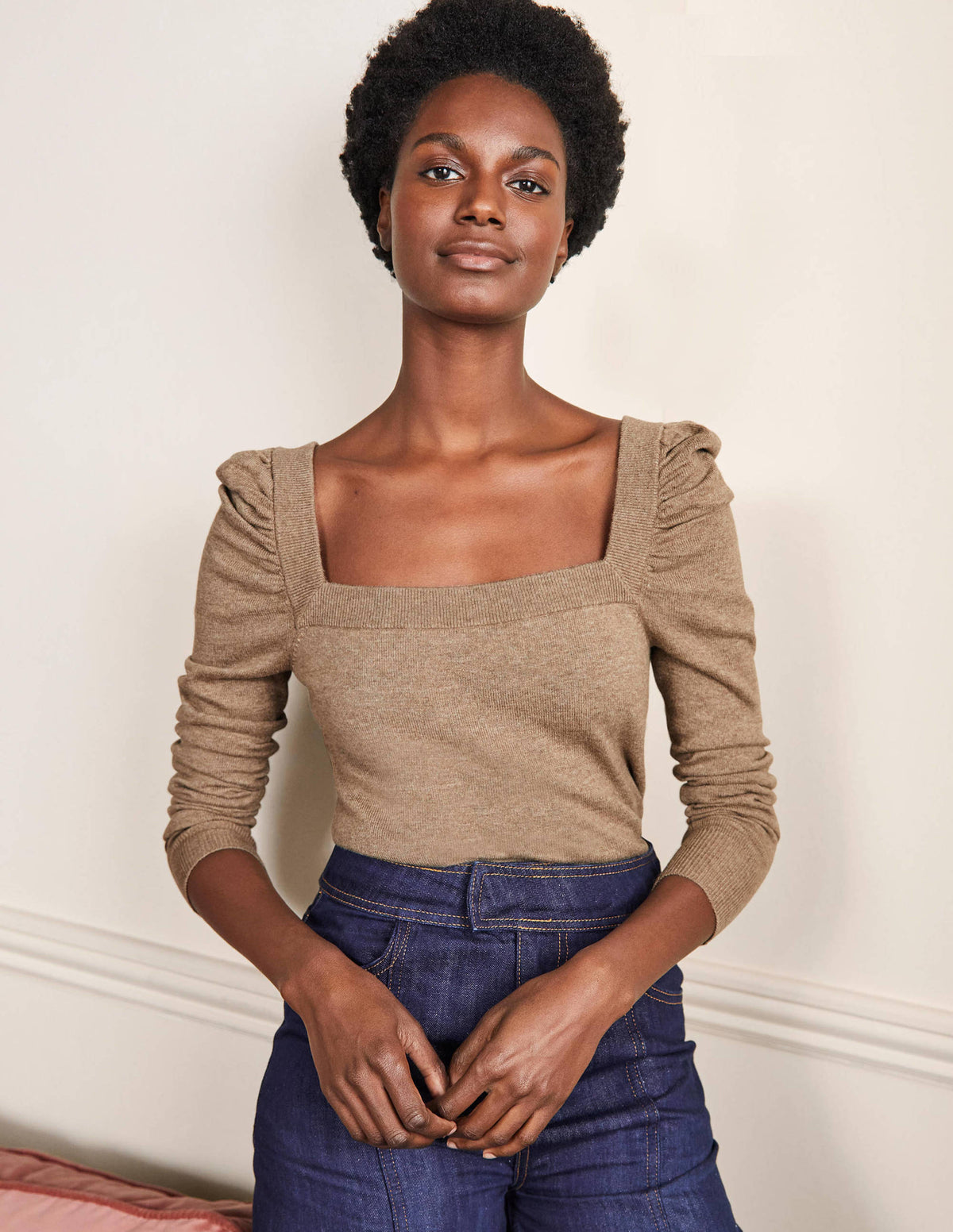 Pullover mit eckigem Ausschnitt und Puffärmeln-Dunkles Nerzbraun Melange - Image 1